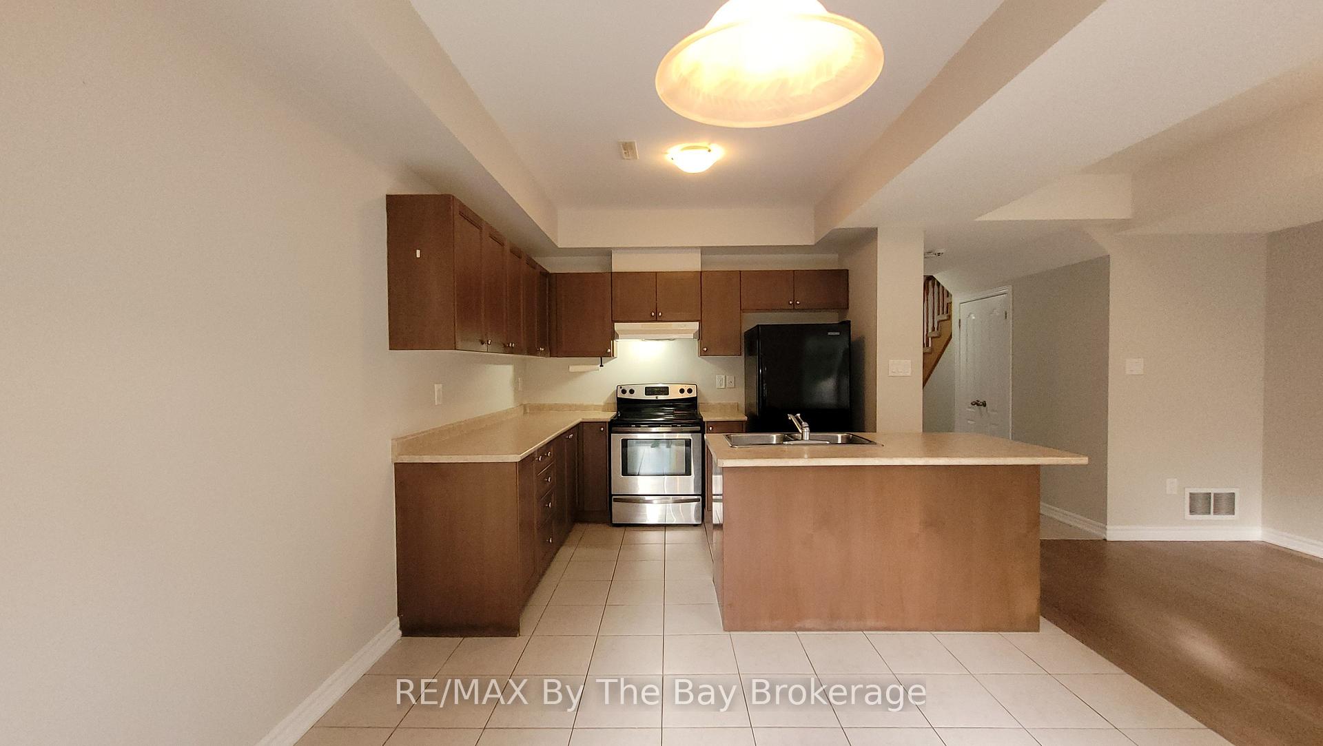 Photo 4 of 28 Arcadia Drive, Wasaga Beach — HOMEH
