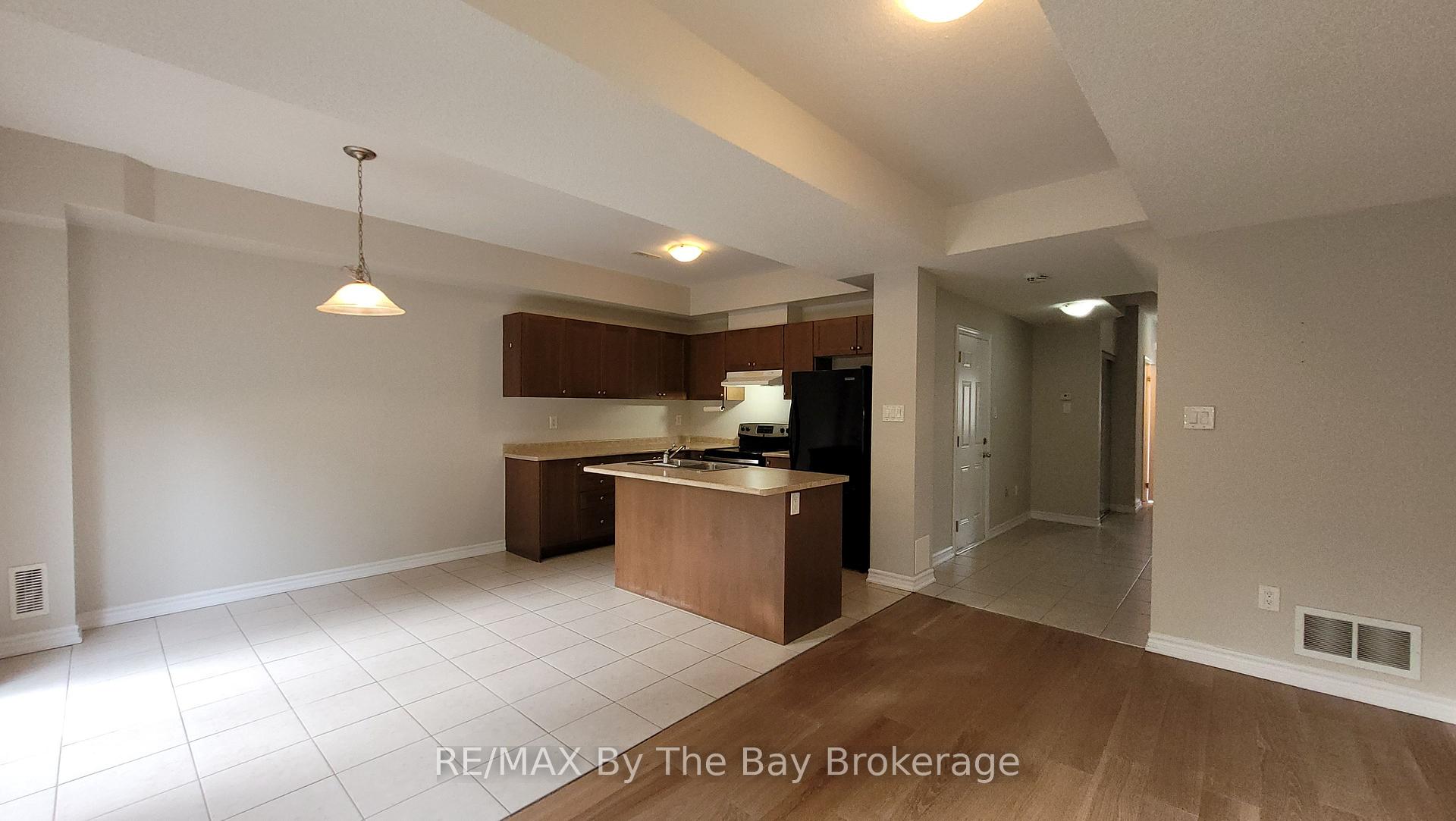 Photo 5 of 28 Arcadia Drive, Wasaga Beach — HOMEH