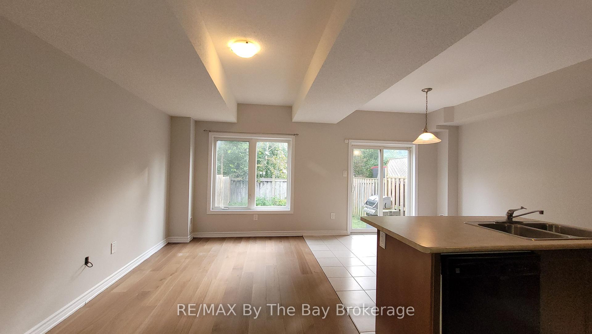 Photo 7 of 28 Arcadia Drive, Wasaga Beach — HOMEH