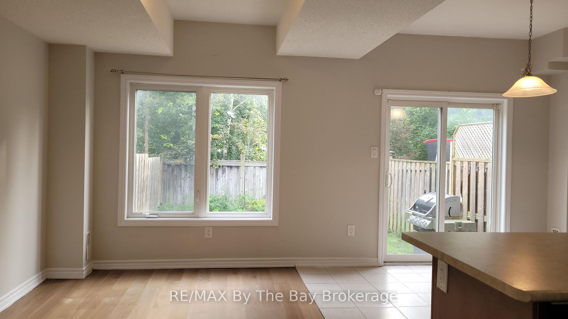 Photo 8 of 28 Arcadia Drive, Wasaga Beach — HOMEH