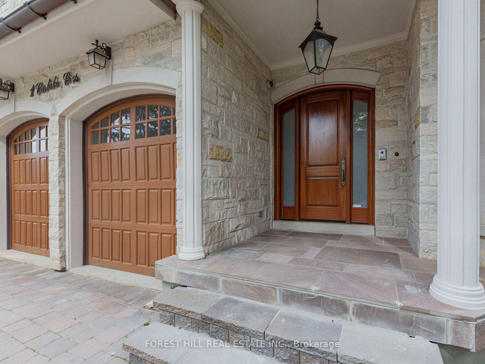 Photo 2 of 1B Carluke Crescent, North York, St. Andrew-Windfields — HOMEH