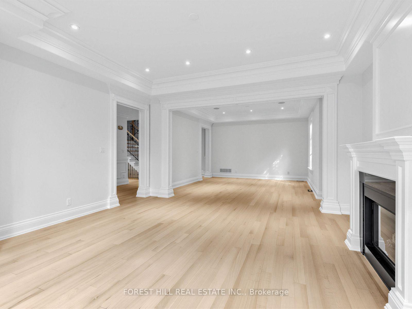 Photo 5 of 1B Carluke Crescent, North York, St. Andrew-Windfields — HOMEH
