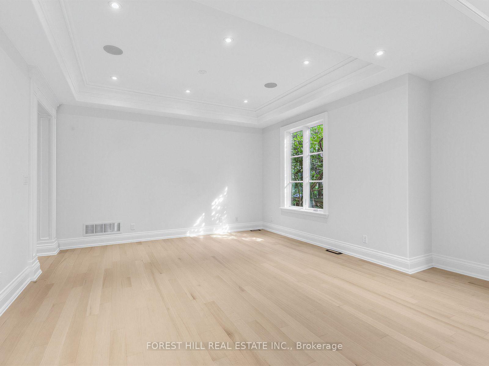 Photo 6 of 1B Carluke Crescent, North York, St. Andrew-Windfields — HOMEH
