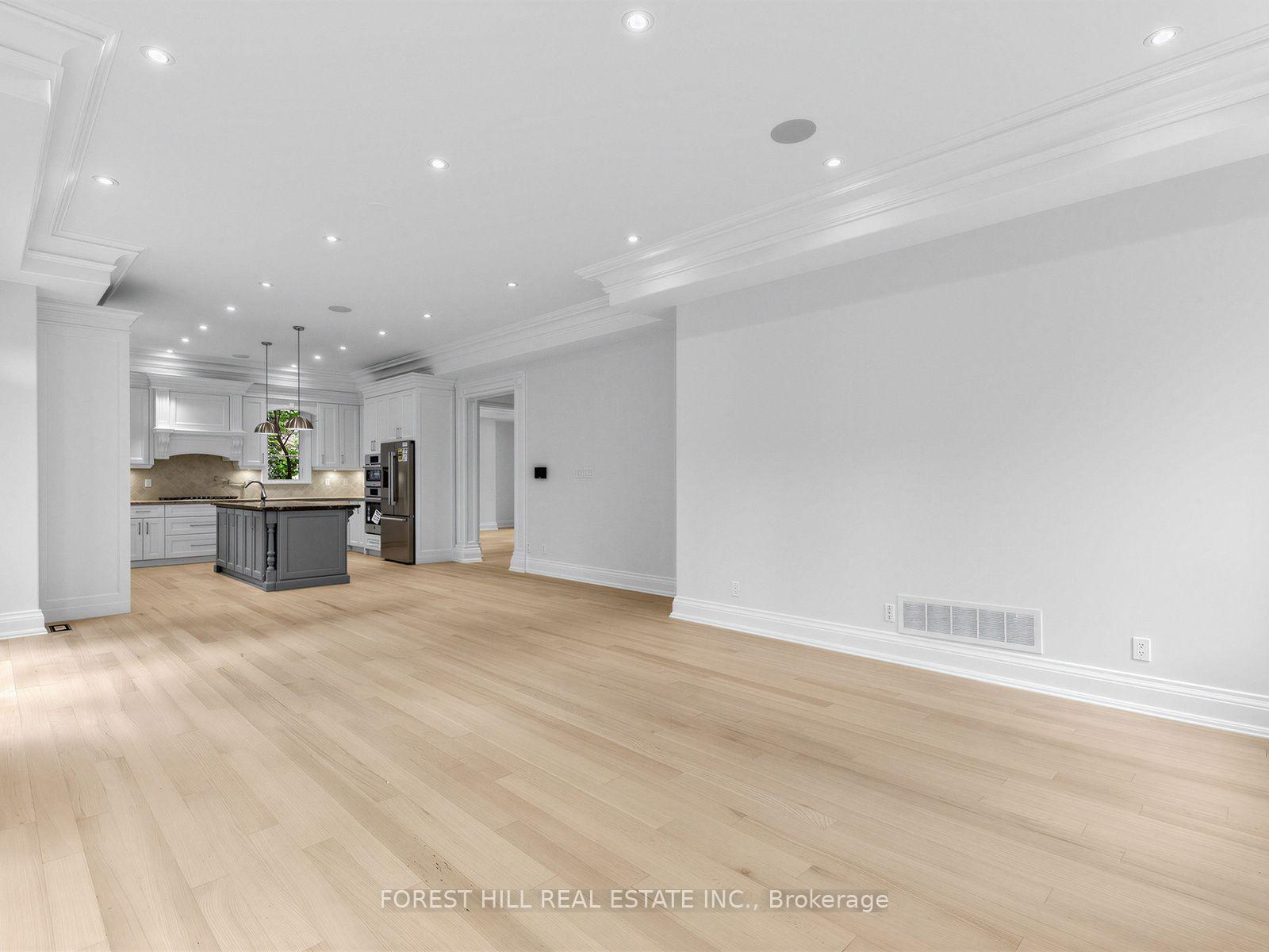 Photo 11 of 1B Carluke Crescent, North York, St. Andrew-Windfields — HOMEH