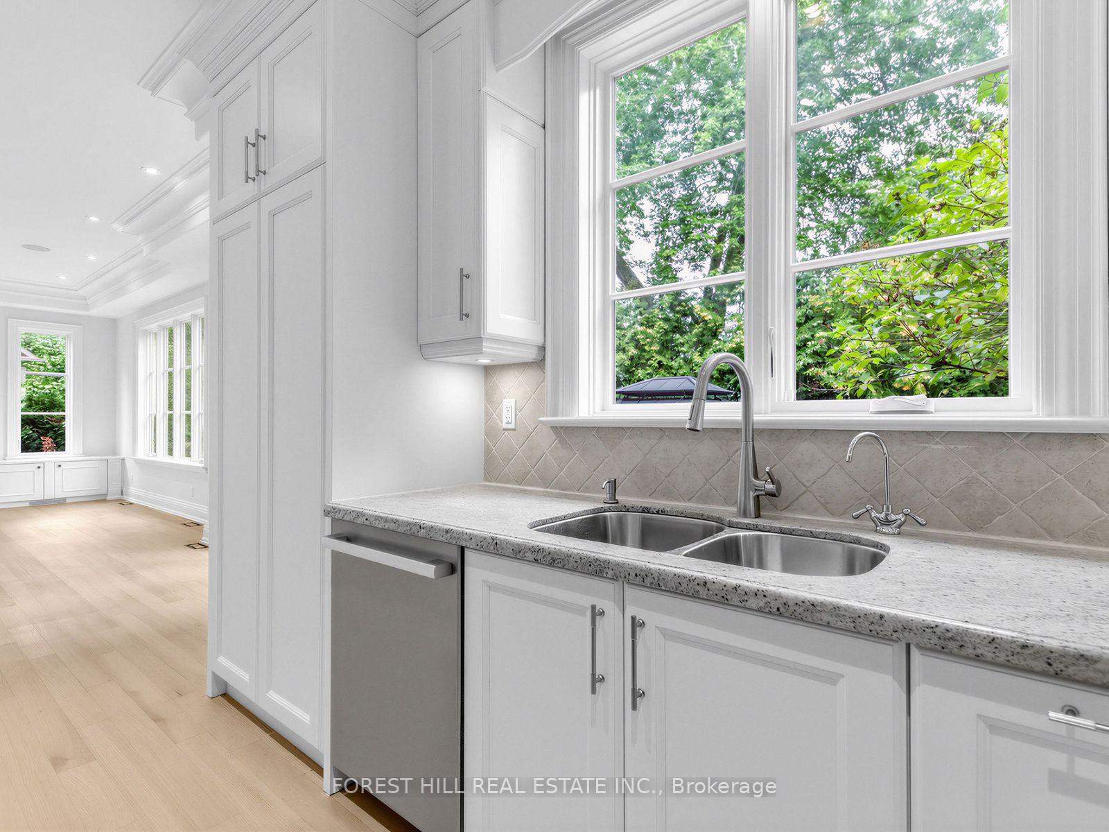 Photo 15 of 1B Carluke Crescent, North York, St. Andrew-Windfields — HOMEH