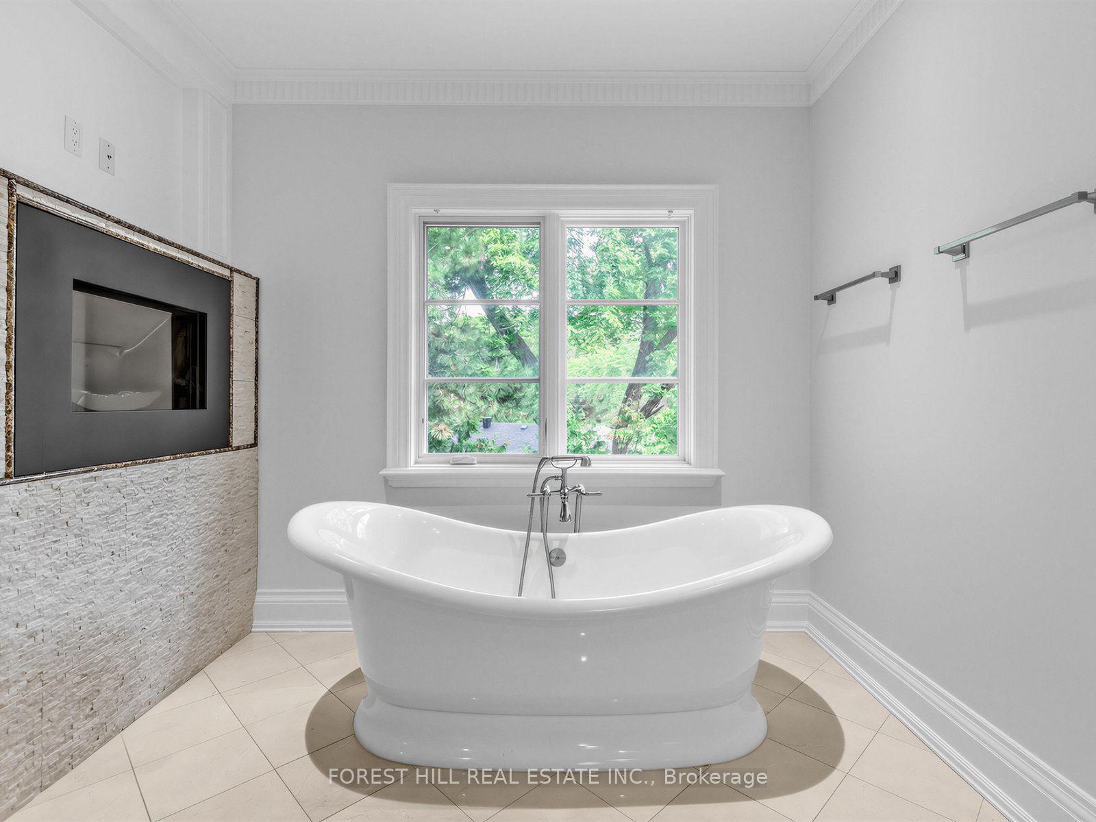 Photo 28 of 1B Carluke Crescent, North York, St. Andrew-Windfields — HOMEH