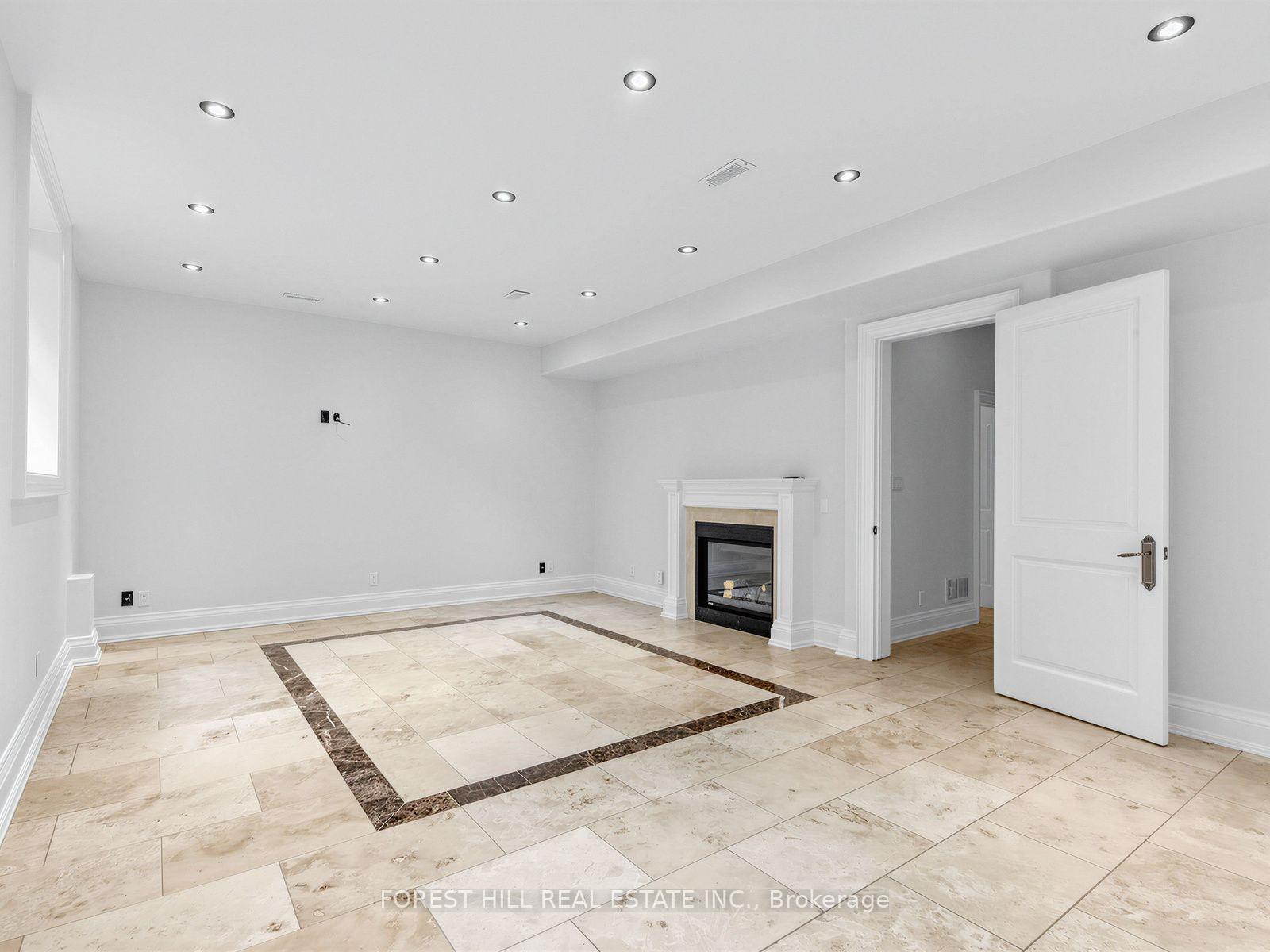Photo 46 of 1B Carluke Crescent, North York, St. Andrew-Windfields — HOMEH