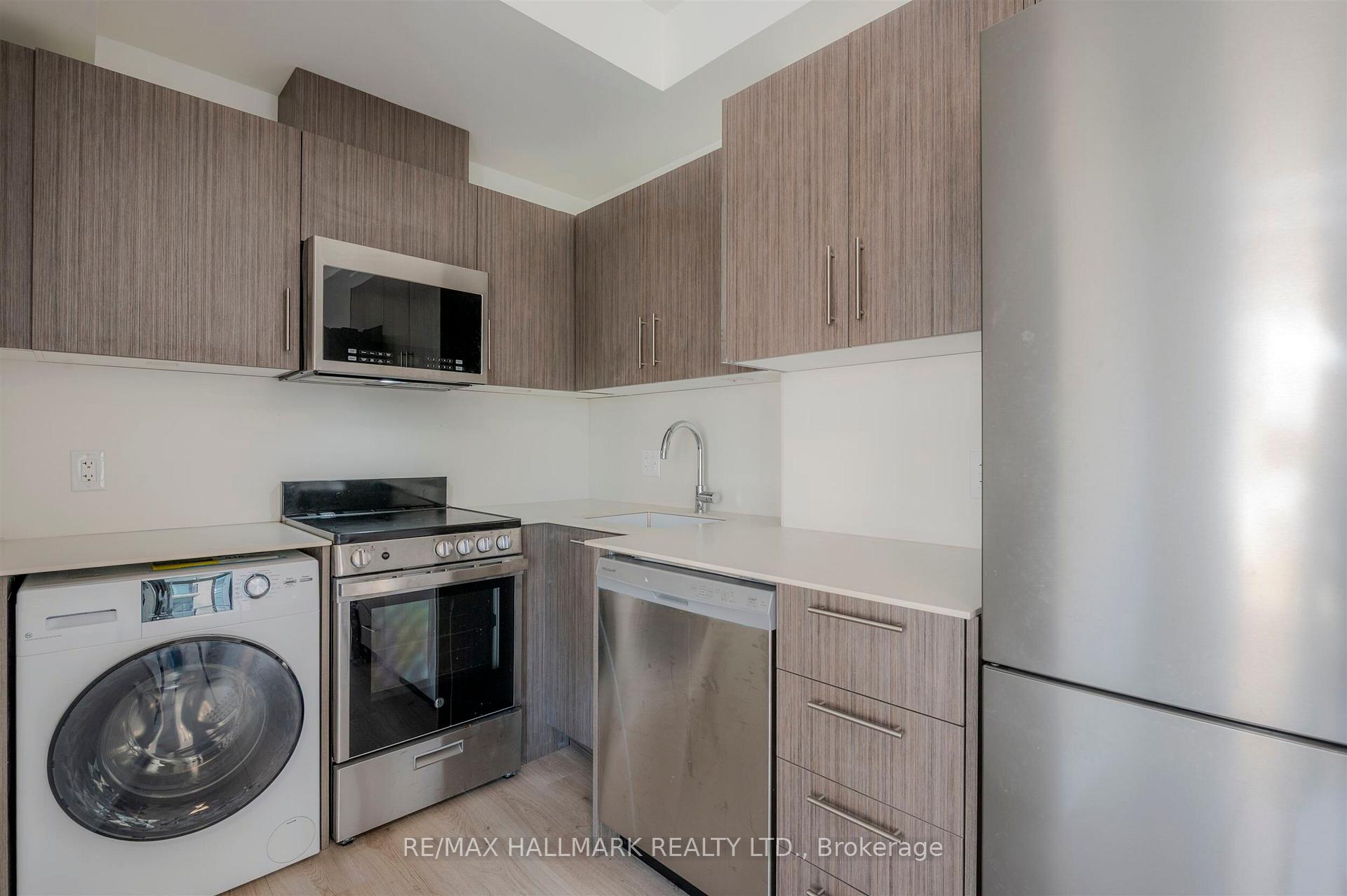 Photo 6 of Unit 4, 35-851 Sheppard Avenue W, North York, Bathurst Manor — HOMEH