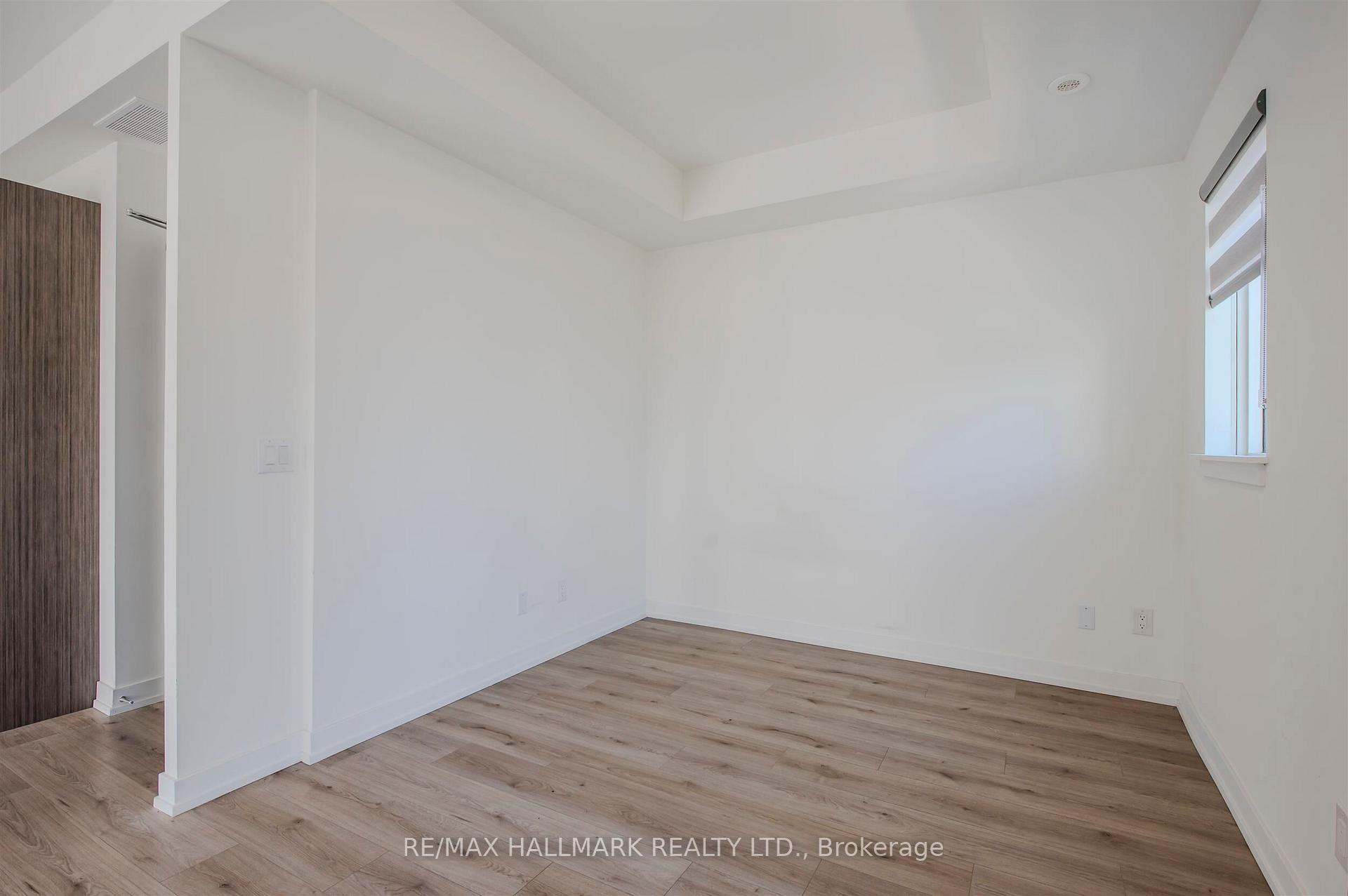 Photo 8 of Unit 4, 35-851 Sheppard Avenue W, North York, Bathurst Manor — HOMEH