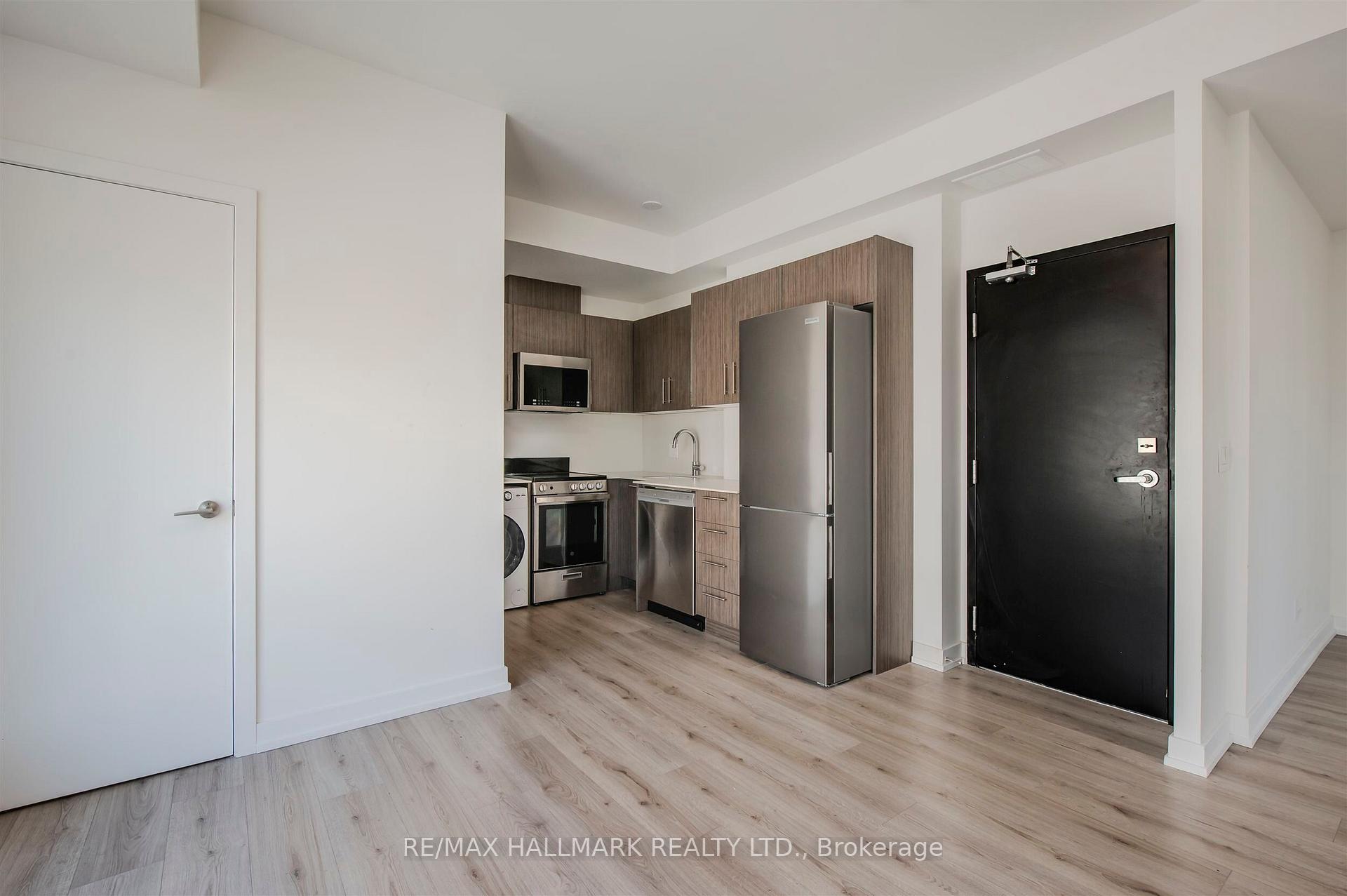 Photo 9 of Unit 4, 35-851 Sheppard Avenue W, North York, Bathurst Manor — HOMEH