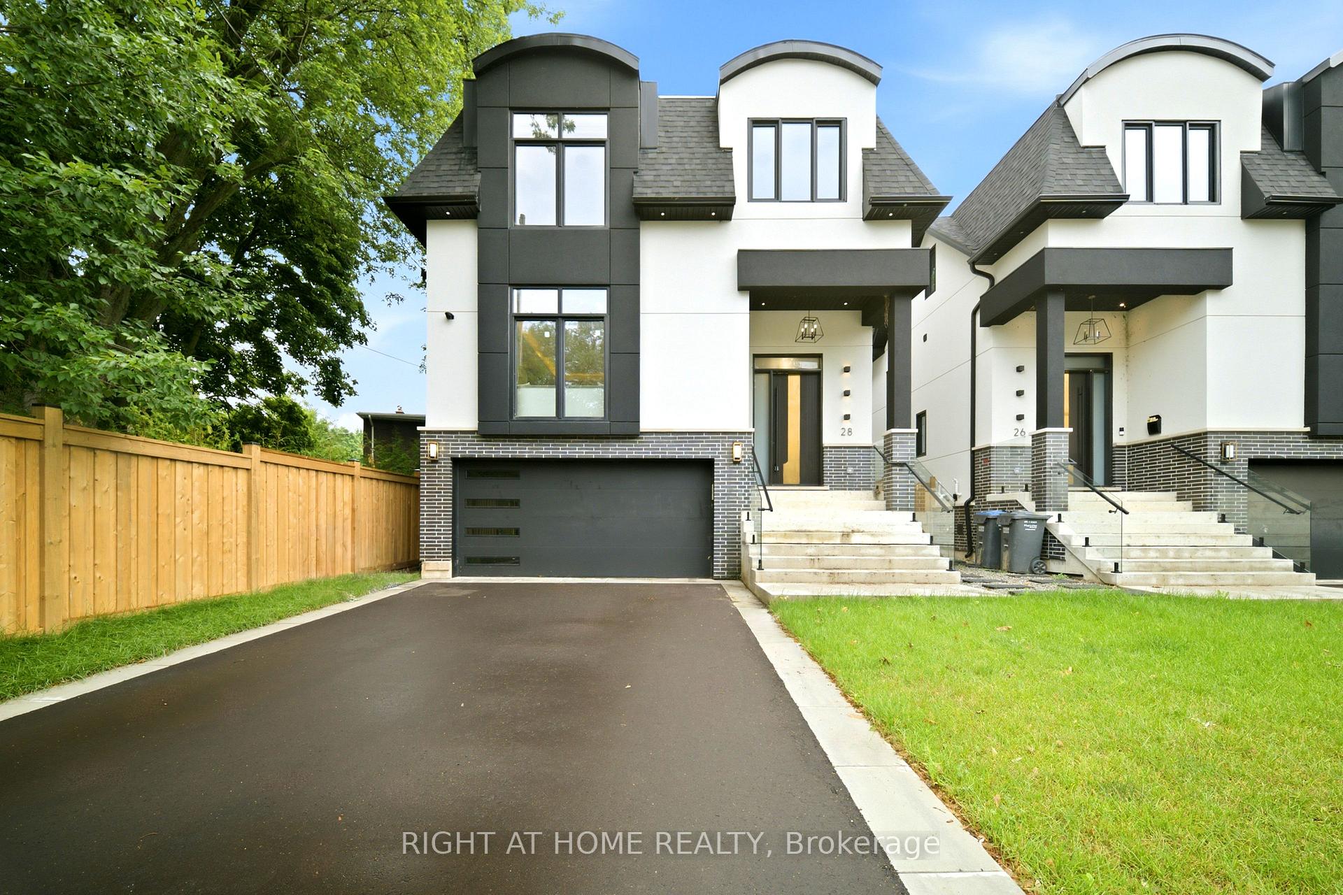 Front of 28 Pine Avenue S