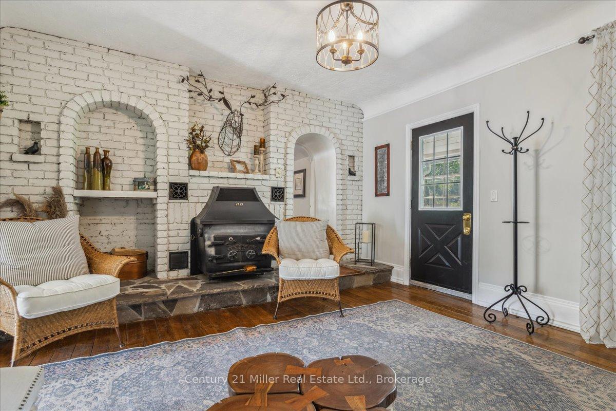 Photo 4 of 585 Dundas Street E, Hamilton, Waterdown — HOMEH