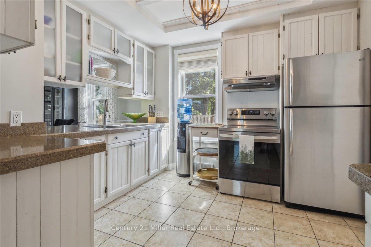 Photo 10 of 585 Dundas Street E, Hamilton, Waterdown — HOMEH