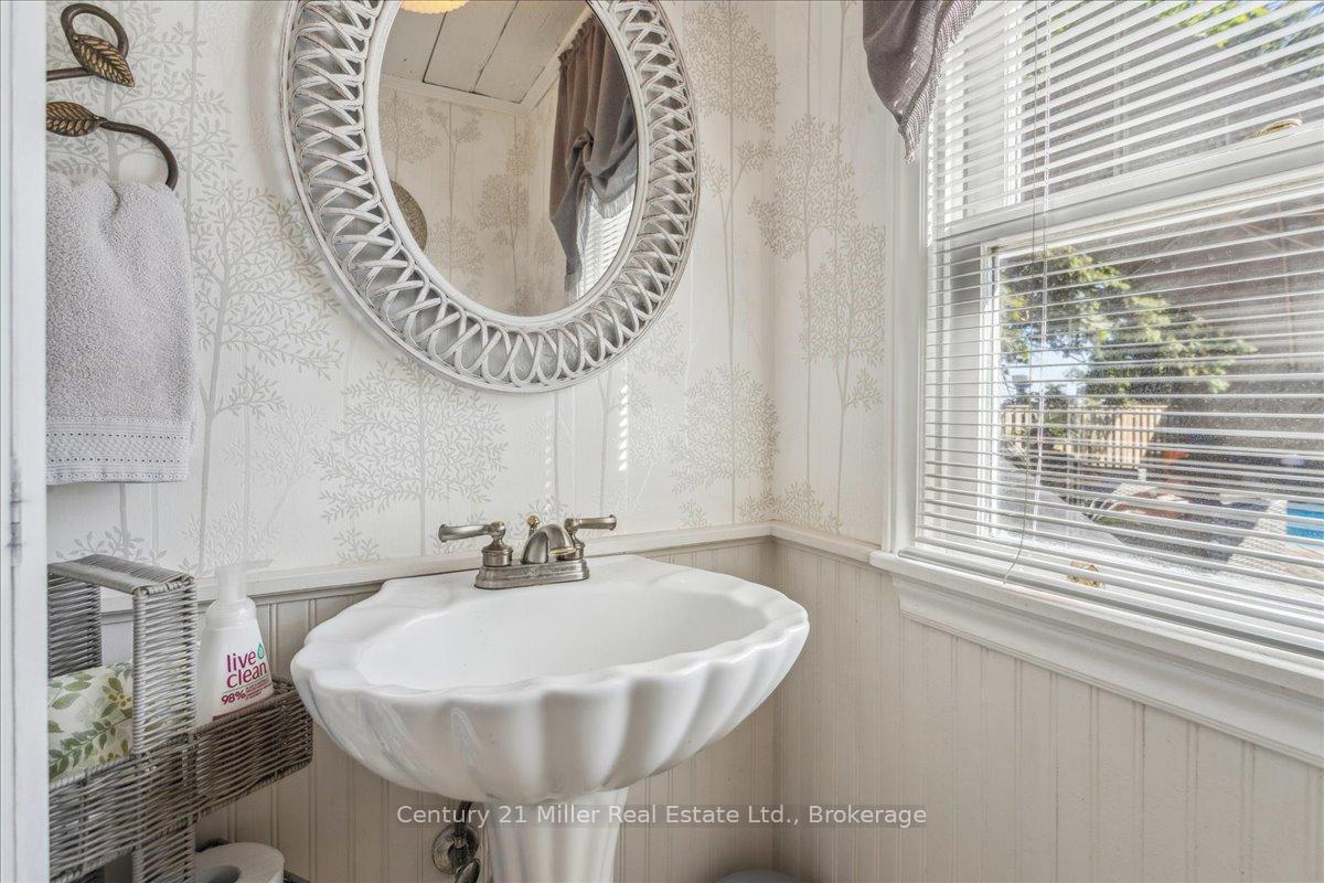 Photo 15 of 585 Dundas Street E, Hamilton, Waterdown — HOMEH