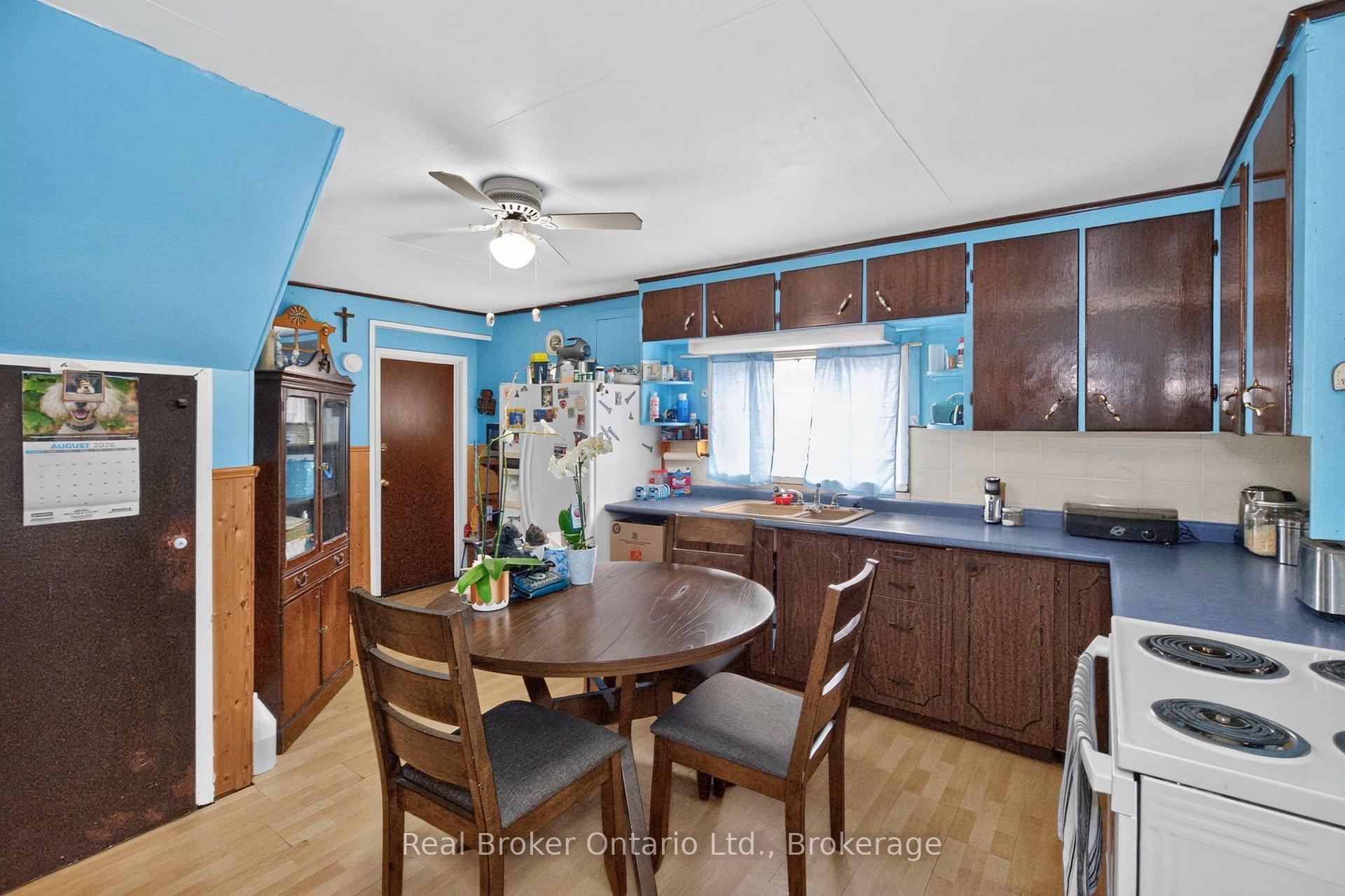 Photo 3 of 137 Fourth Street, Midland — HOMEH