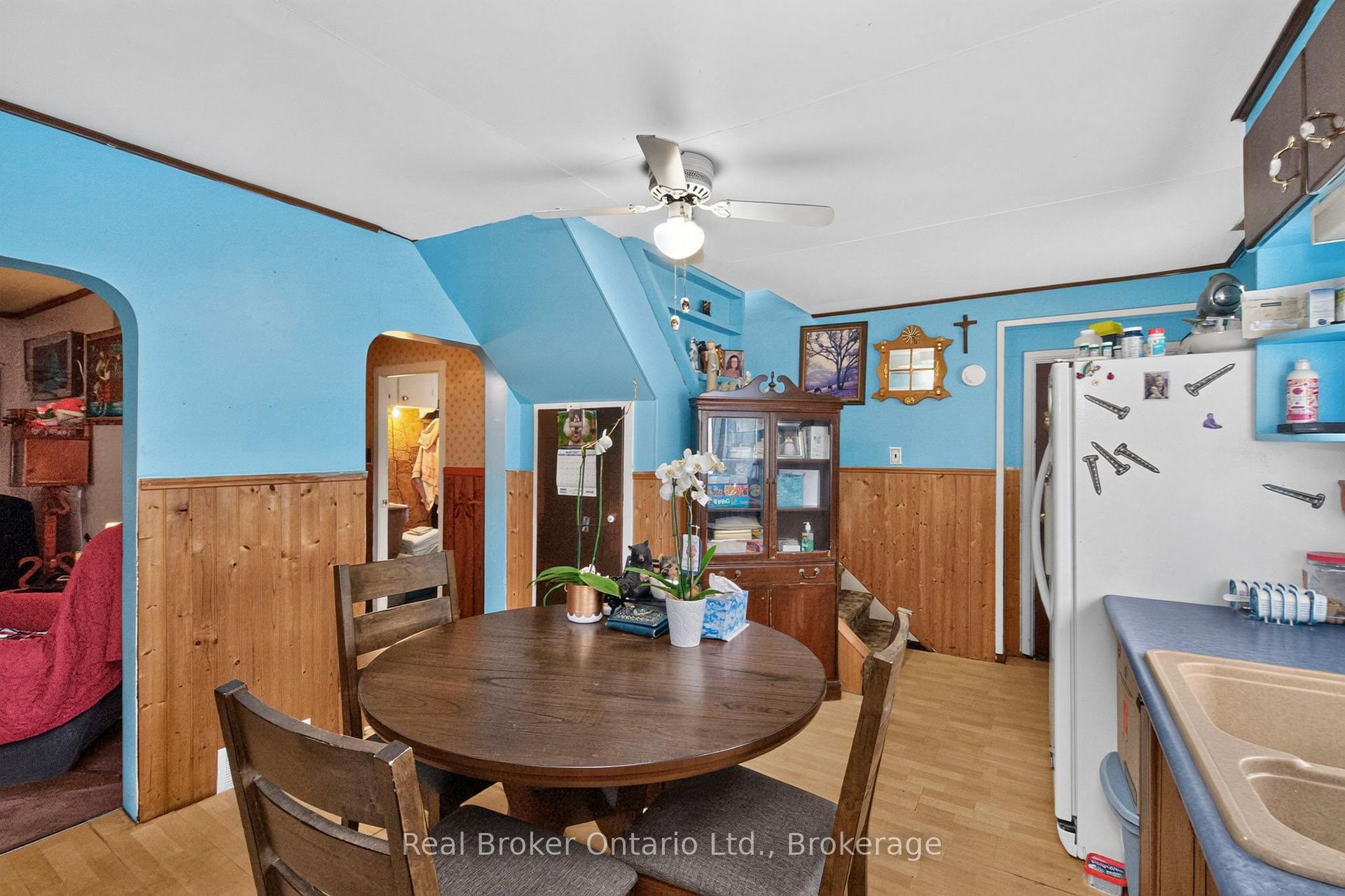 Photo 5 of 137 Fourth Street, Midland — HOMEH