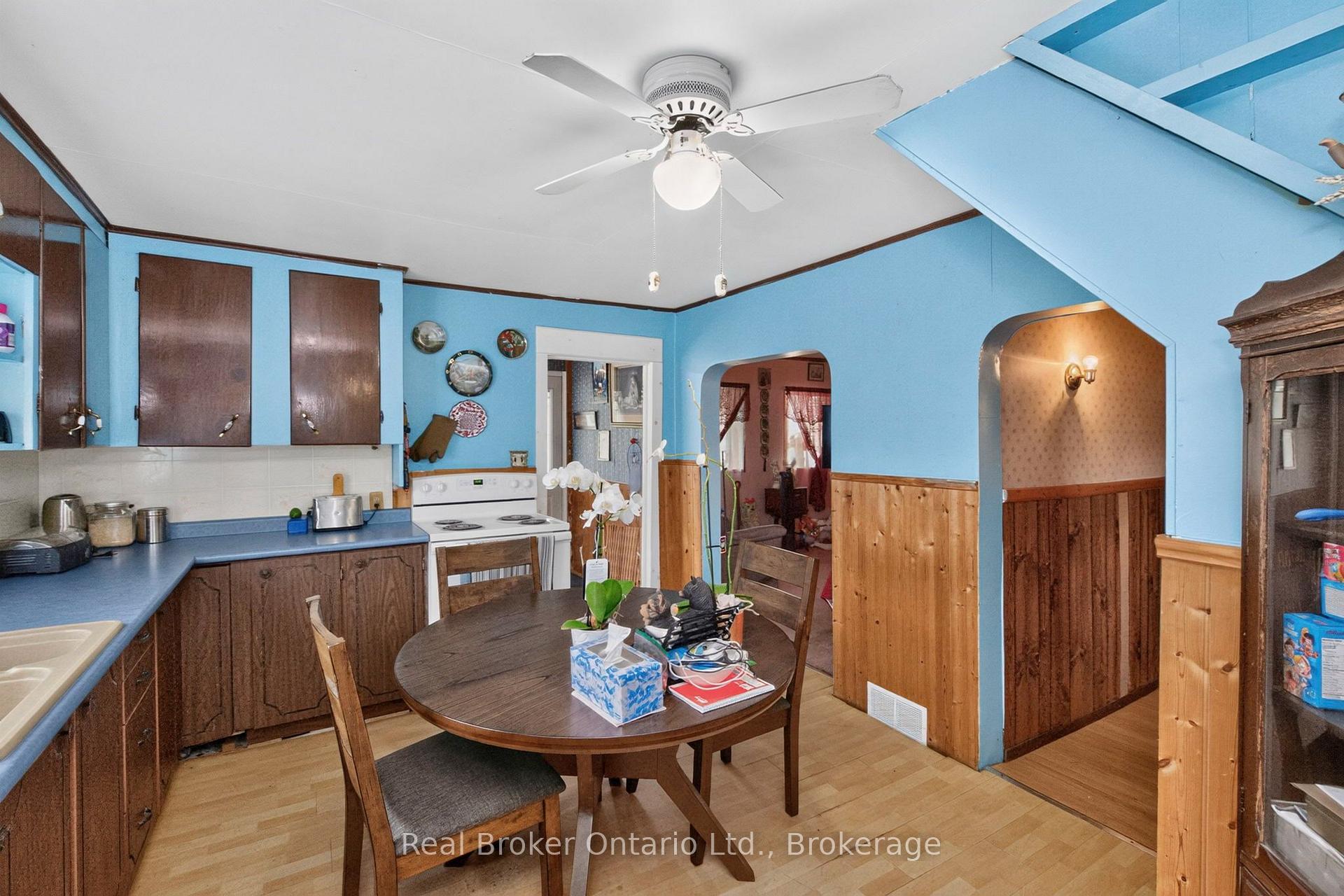 Photo 6 of 137 Fourth Street, Midland — HOMEH