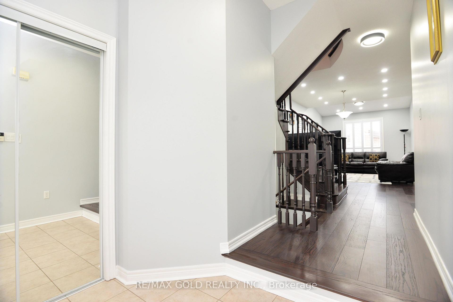 Photo 8 of 44 Pergola Way, Brampton, Bram West — HOMEH