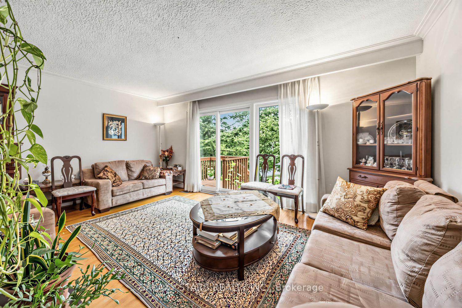 Photo 4 of 2 Kencliff Crescent, Scarborough, Bendale — HOMEH