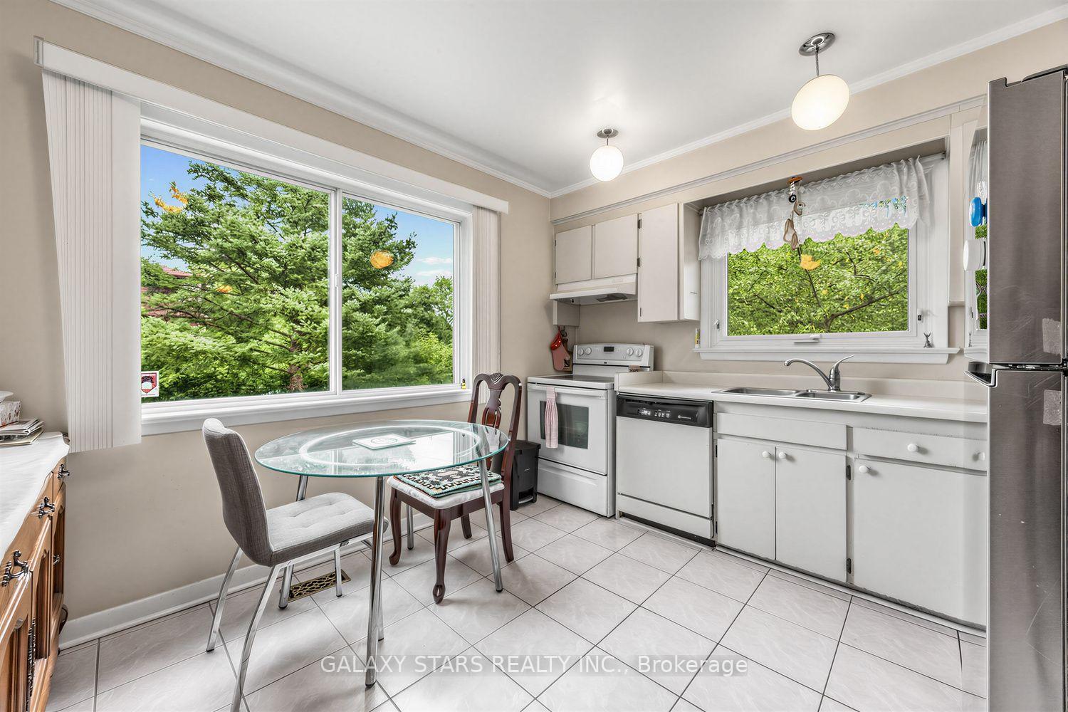 Photo 8 of 2 Kencliff Crescent, Scarborough, Bendale — HOMEH