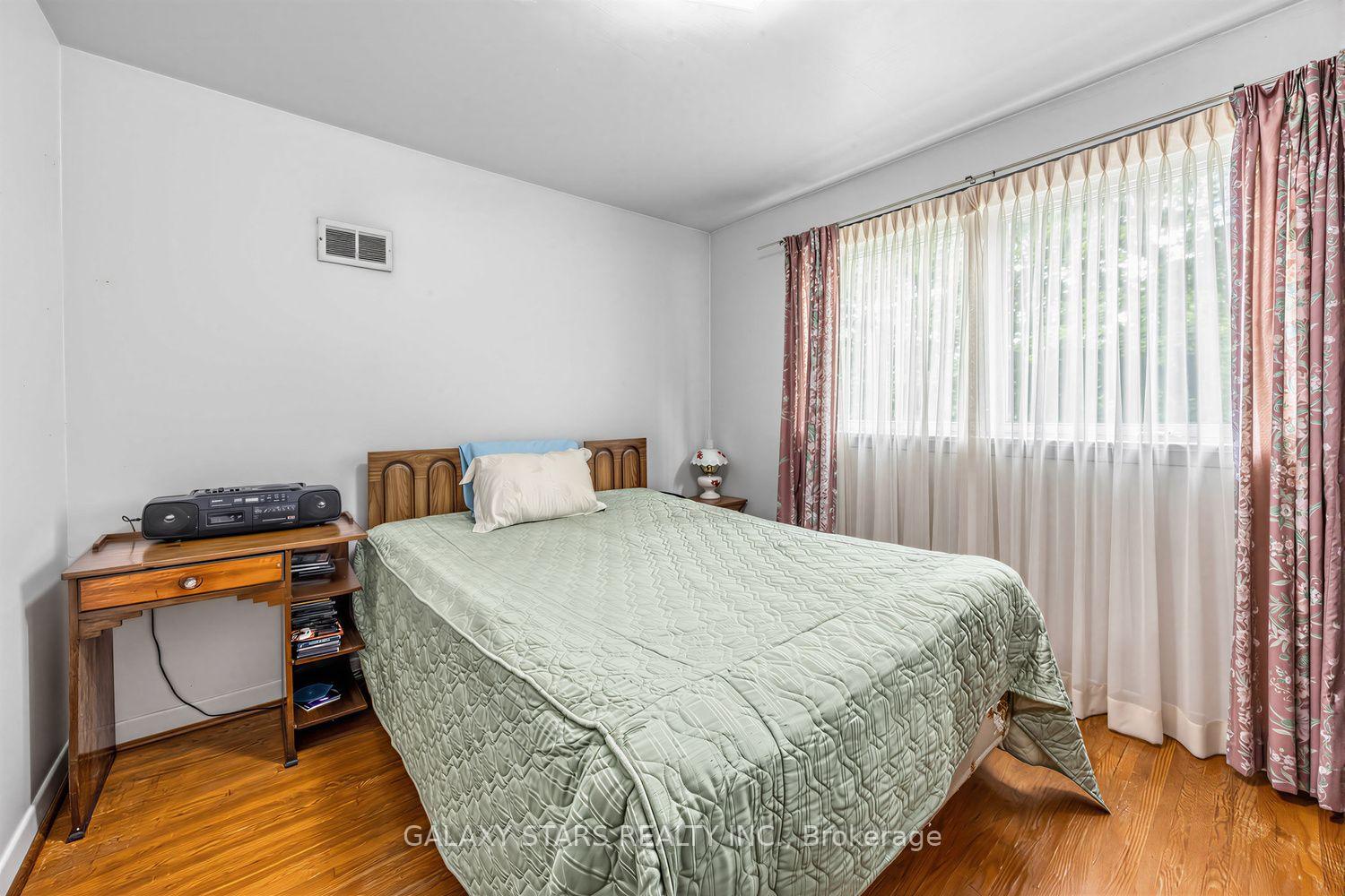 Photo 13 of 2 Kencliff Crescent, Scarborough, Bendale — HOMEH
