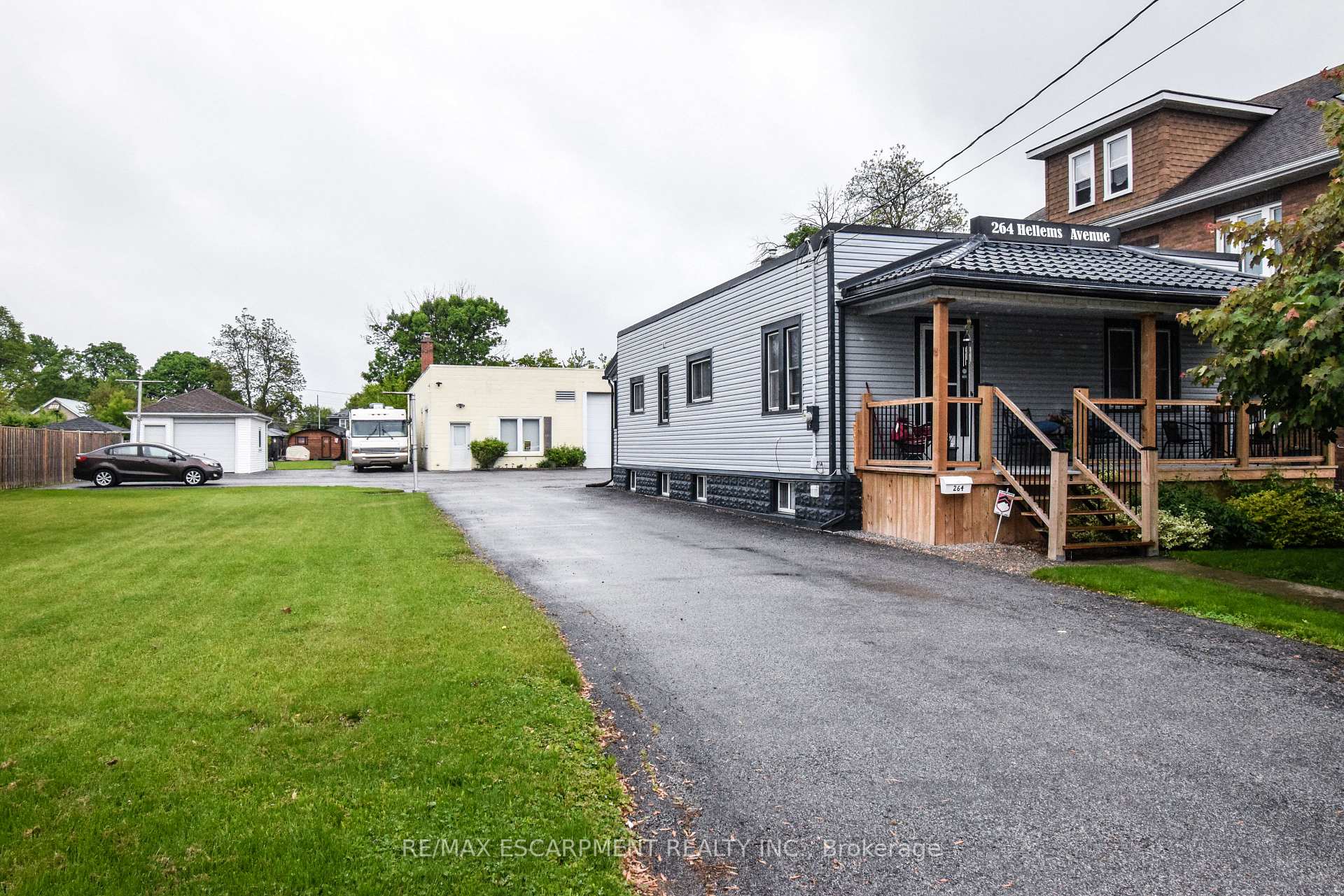 Photo 2 of 264 Hellems Avenue, Welland, Welland Downtown — HOMEH