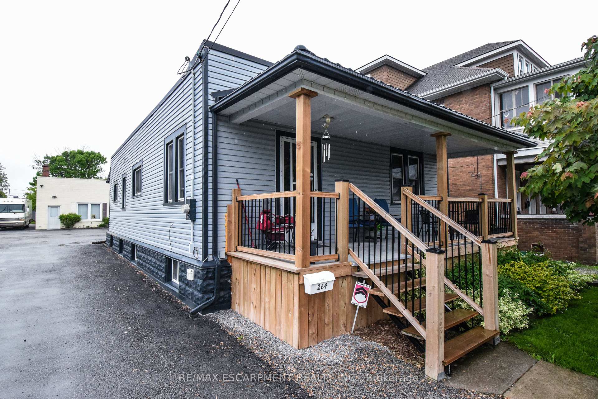 Photo 4 of 264 Hellems Avenue, Welland, Welland Downtown — HOMEH