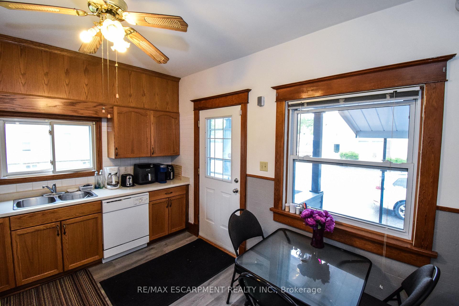 Photo 10 of 264 Hellems Avenue, Welland, Welland Downtown — HOMEH