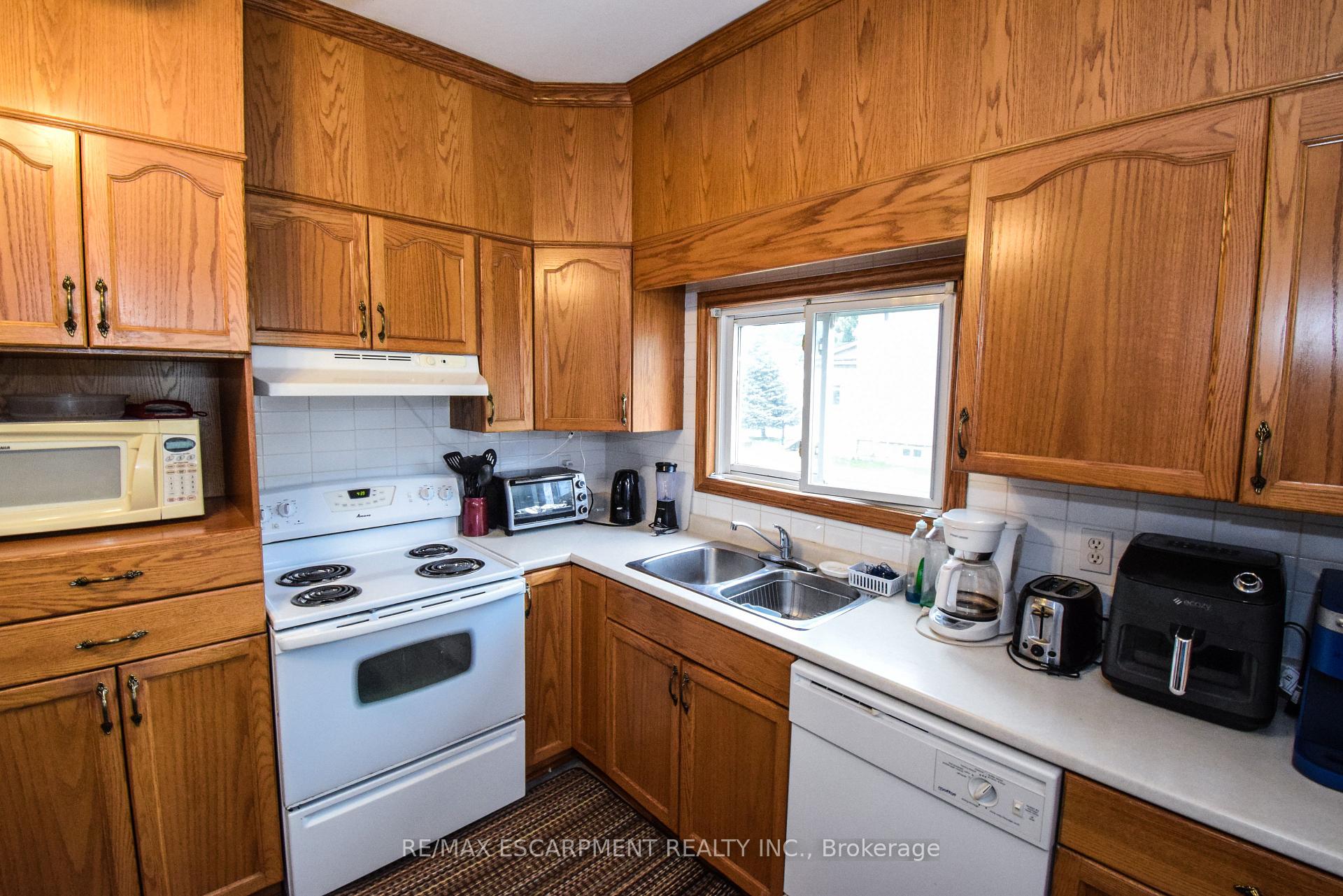 Photo 12 of 264 Hellems Avenue, Welland, Welland Downtown — HOMEH