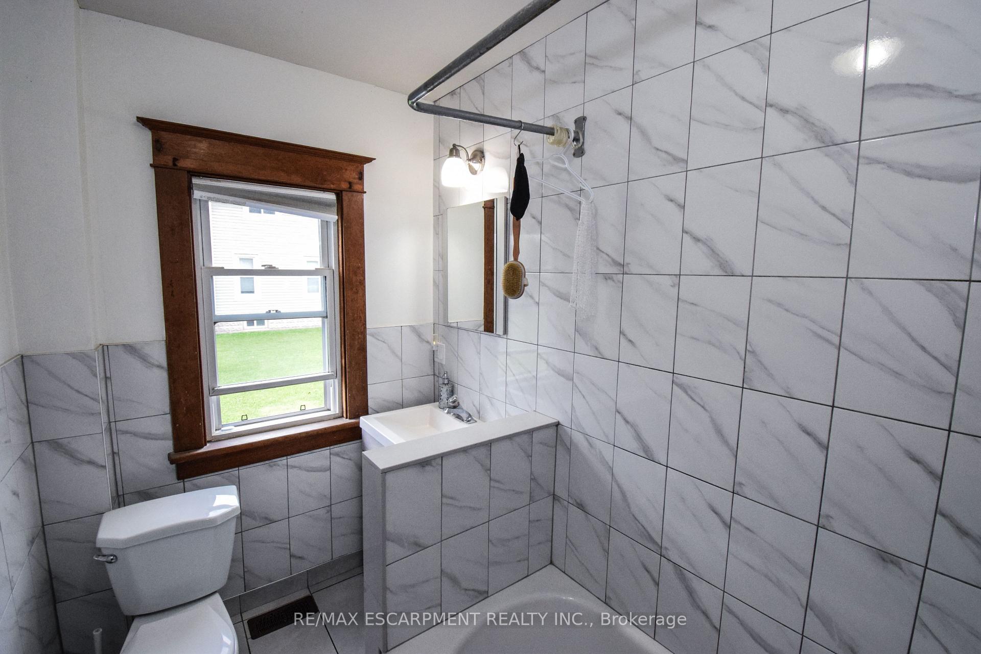 Photo 17 of 264 Hellems Avenue, Welland, Welland Downtown — HOMEH