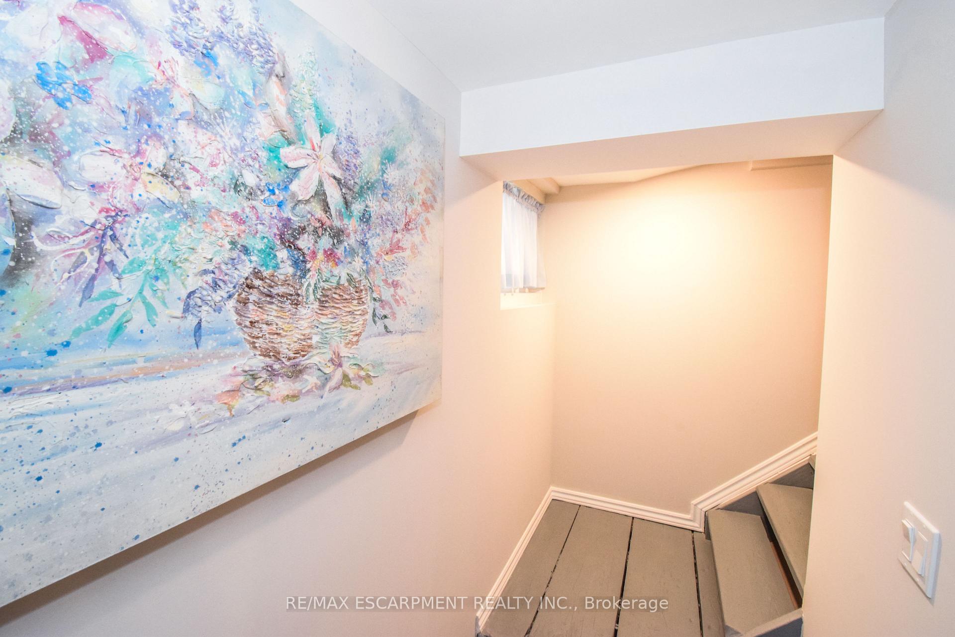 Photo 18 of 264 Hellems Avenue, Welland, Welland Downtown — HOMEH