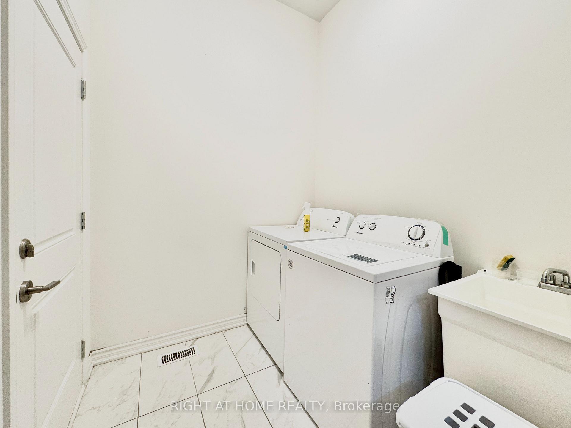 Photo 4 of 143 Shepherd Drive, Barrie, Rural Barrie Southeast — HOMEH