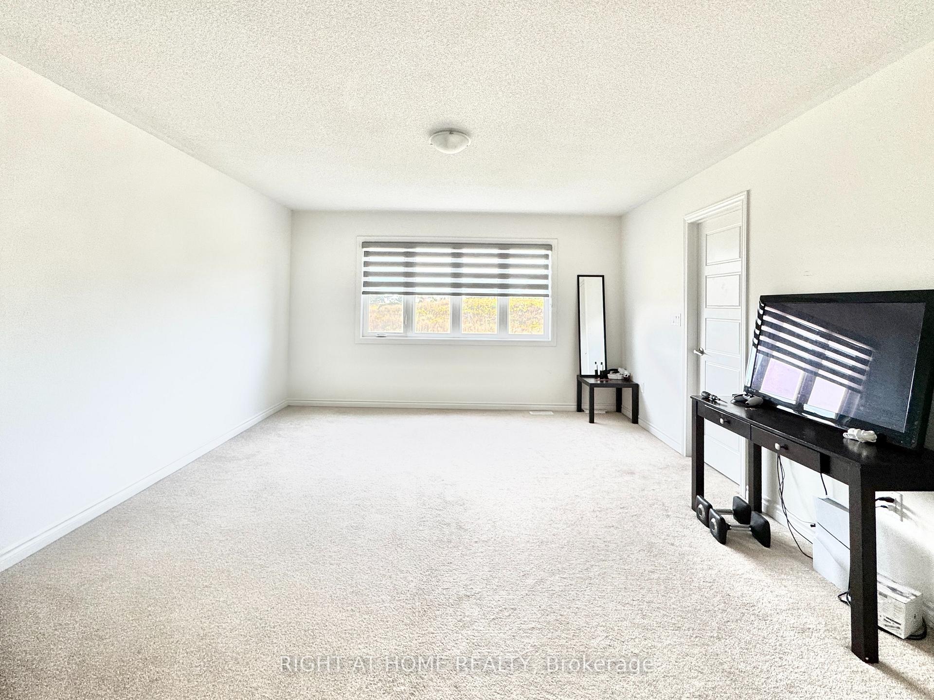 Photo 5 of 143 Shepherd Drive, Barrie, Rural Barrie Southeast — HOMEH