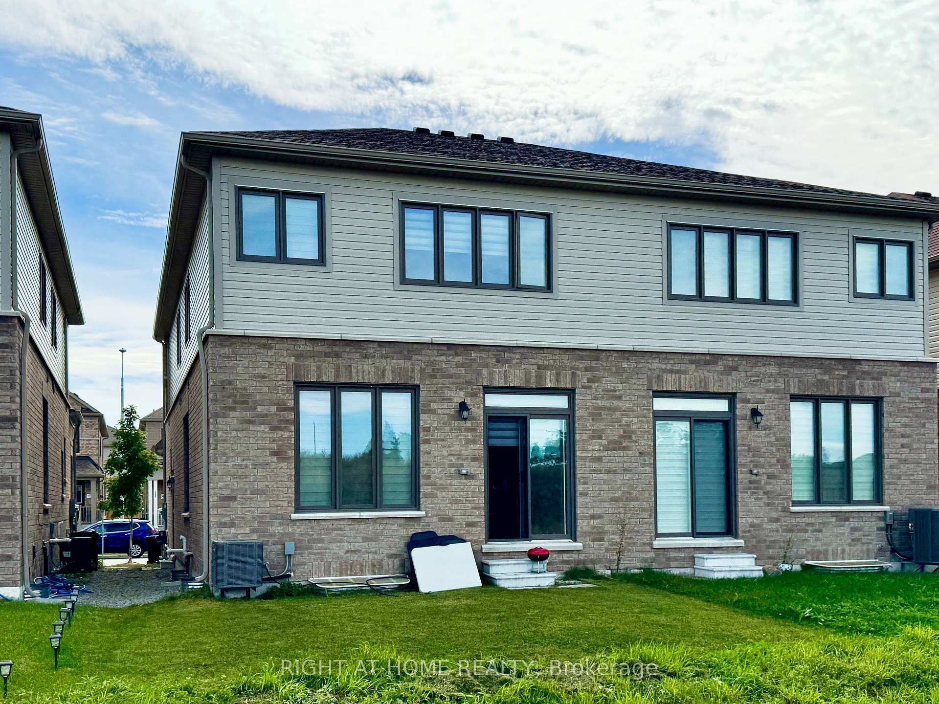 Photo 10 of 143 Shepherd Drive, Barrie, Rural Barrie Southeast — HOMEH
