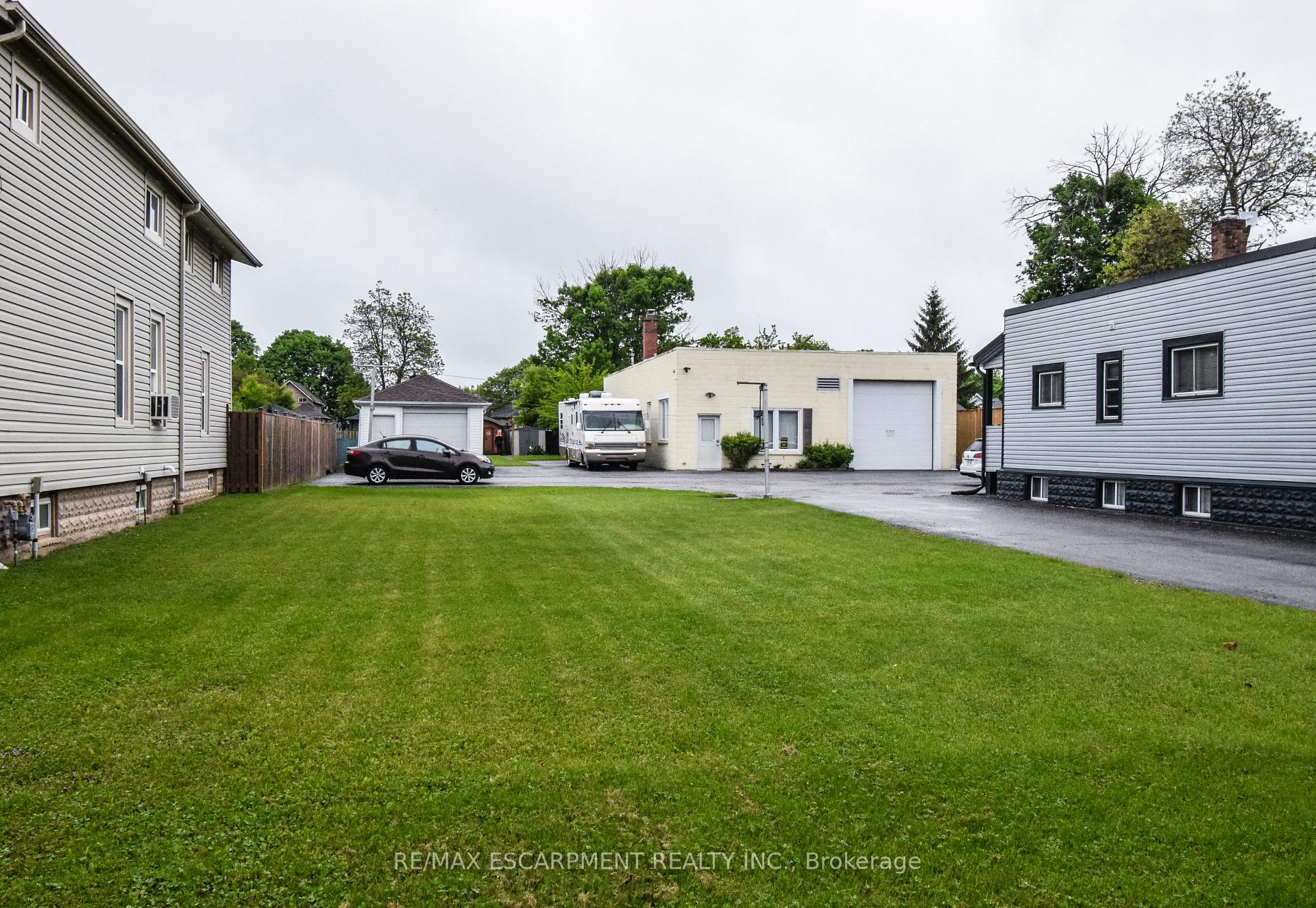 Photo 2 of 258 Hellems Avenue, Welland, Welland Downtown — HOMEH