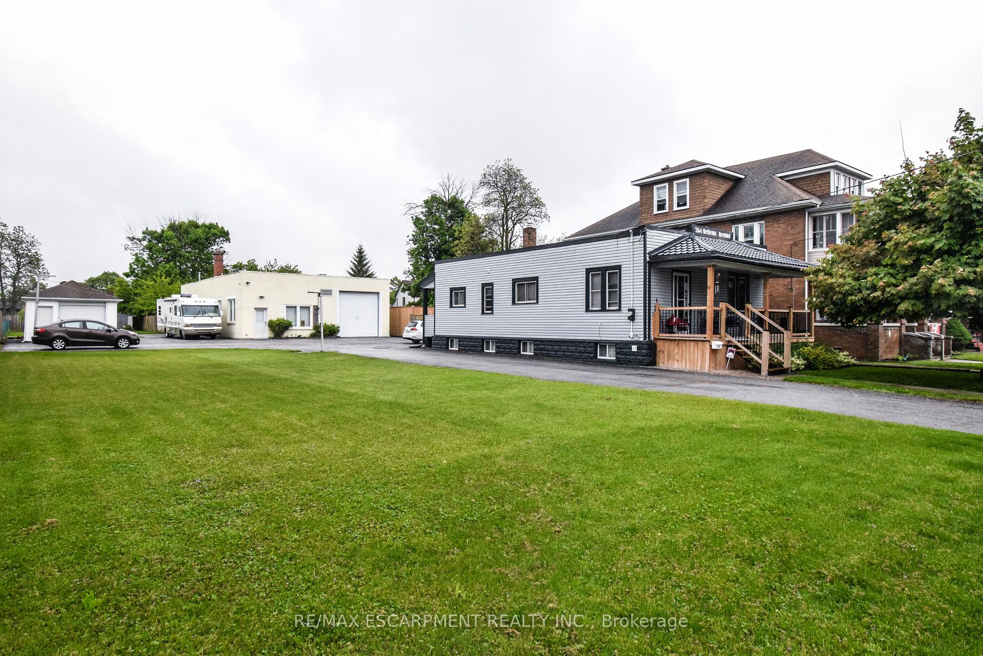 Photo 3 of 258 Hellems Avenue, Welland, Welland Downtown — HOMEH