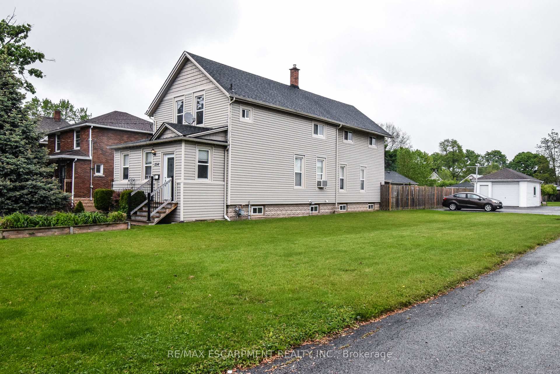 Photo 4 of 258 Hellems Avenue, Welland, Welland Downtown — HOMEH