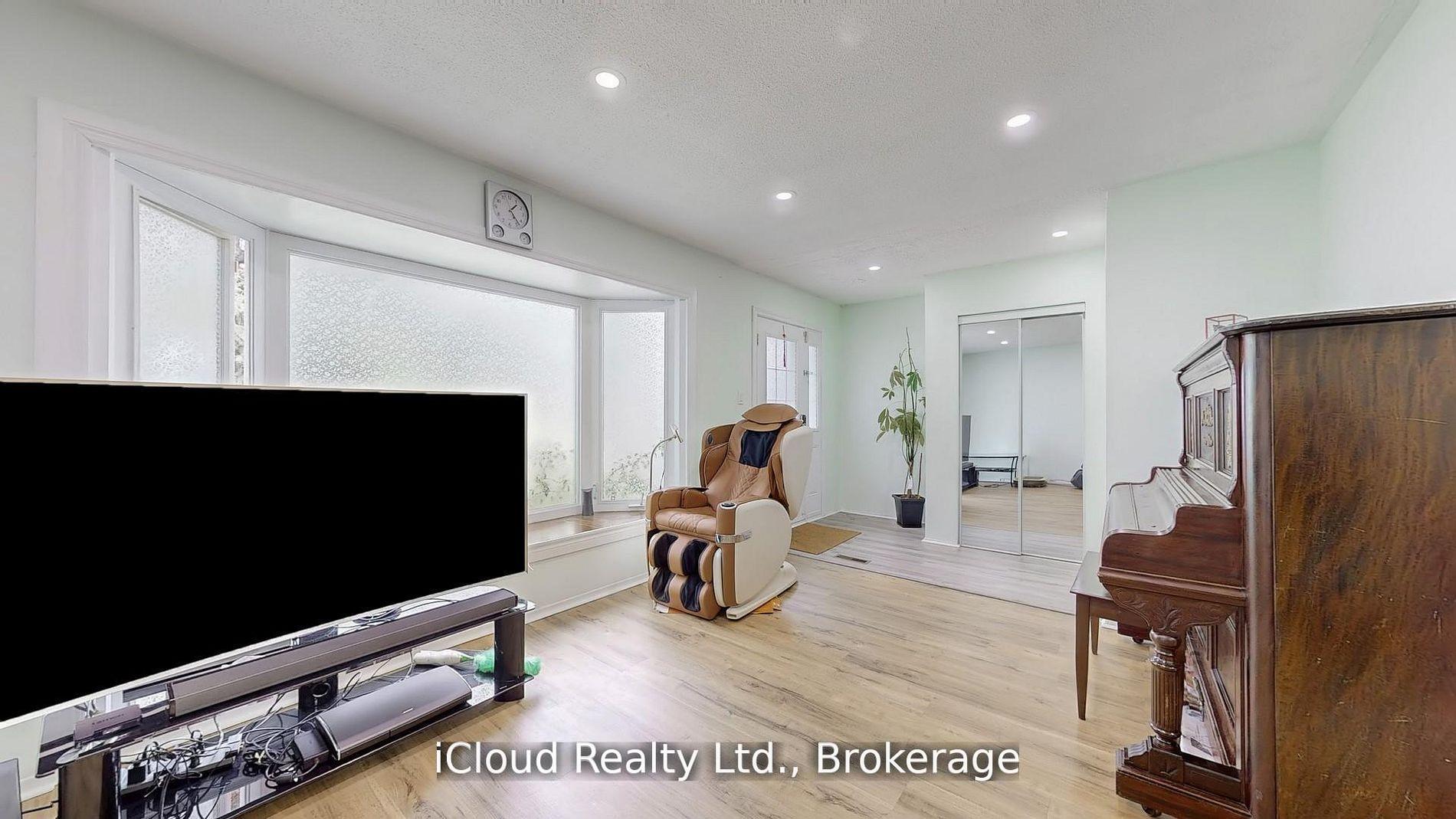 Photo 4 of 19 Flamingo Crescent, Brampton, Southgate — HOMEH
