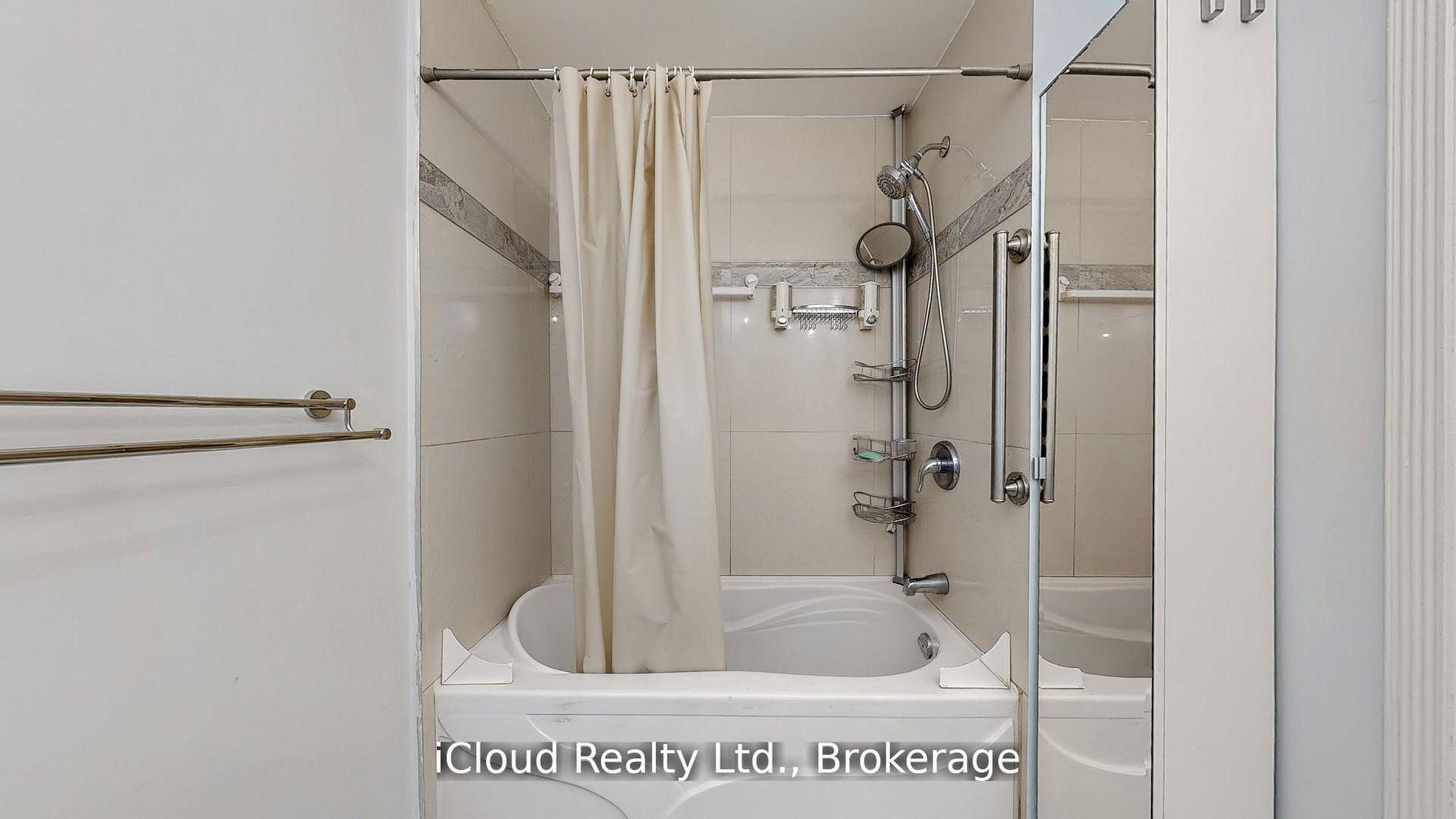 Photo 21 of 19 Flamingo Crescent, Brampton, Southgate — HOMEH