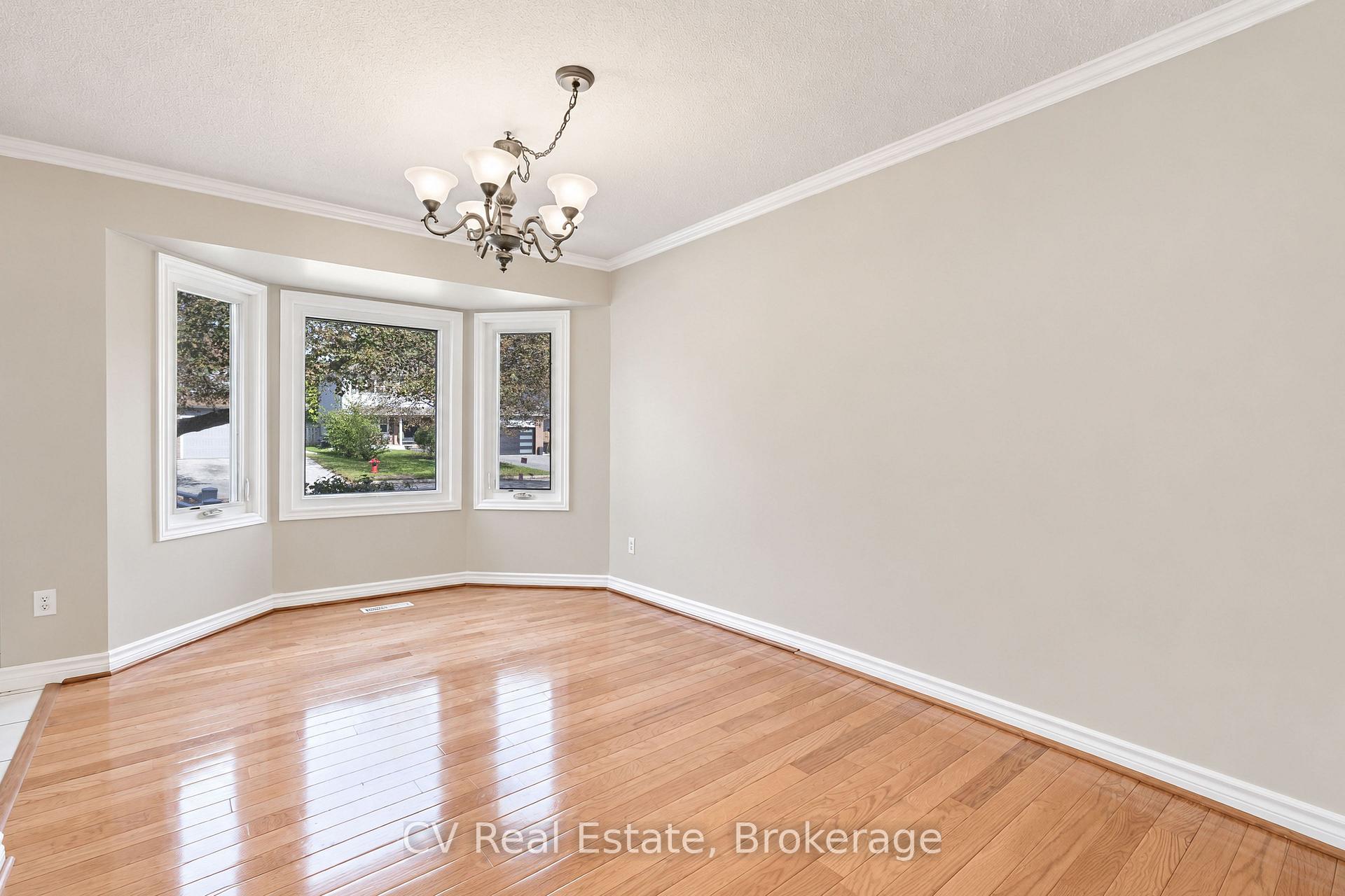 Photo 8 of 1025 Maclean Street, Innisfil, Alcona — HOMEH