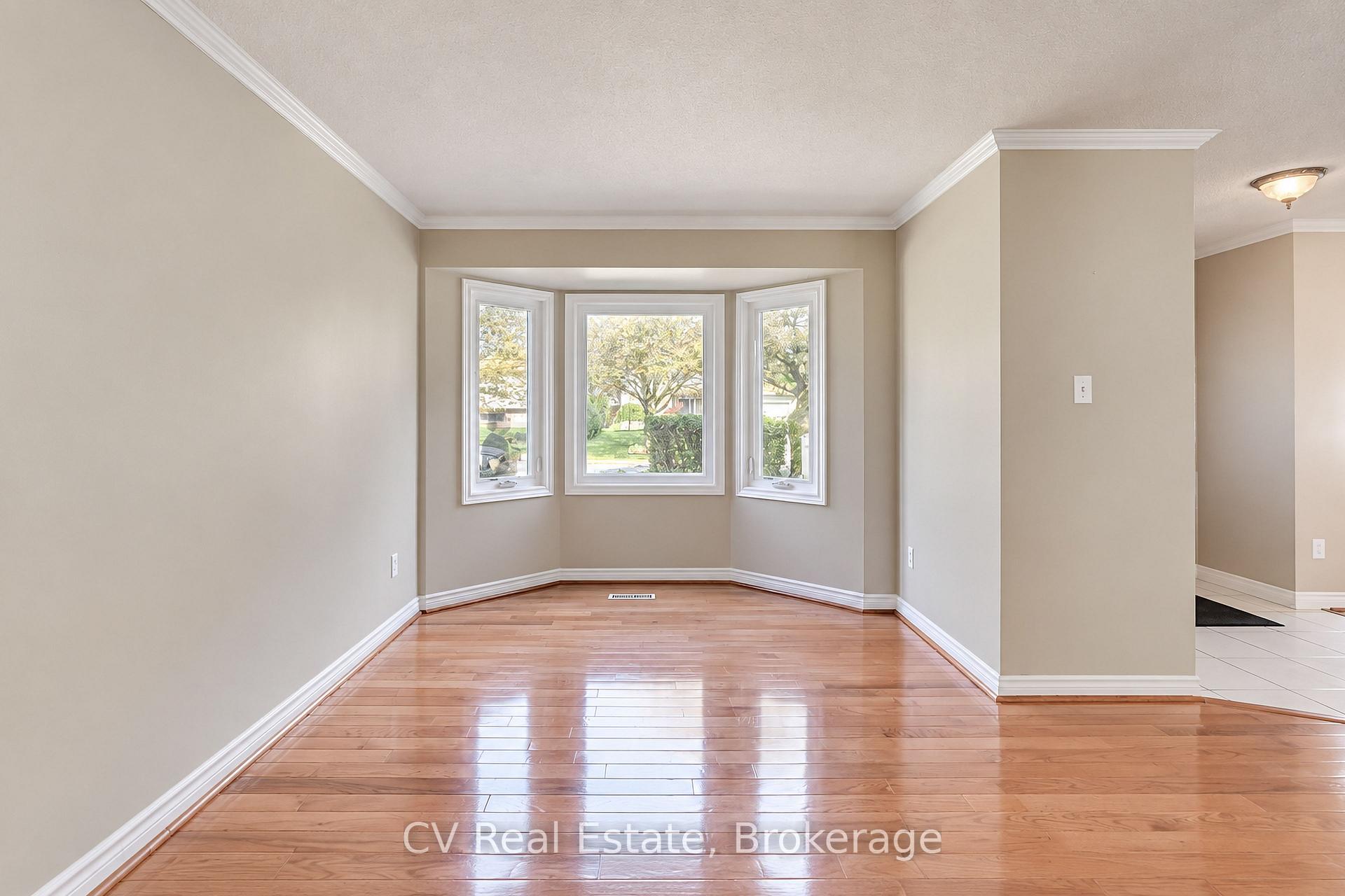 Photo 17 of 1025 Maclean Street, Innisfil, Alcona — HOMEH