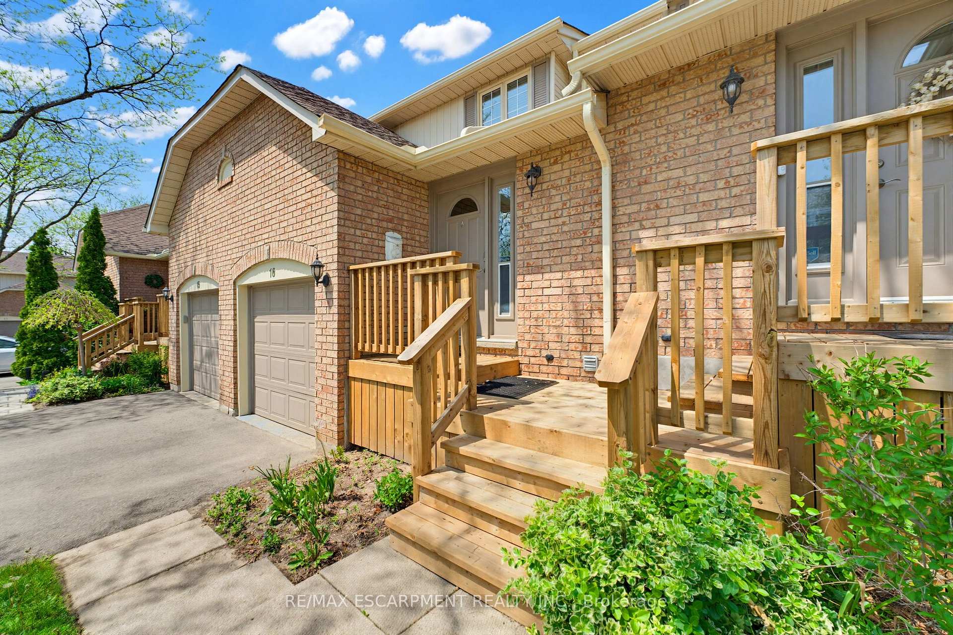 Photo 2 of Unit 16, 79 Braeheid Avenue, Hamilton, Waterdown — HOMEH