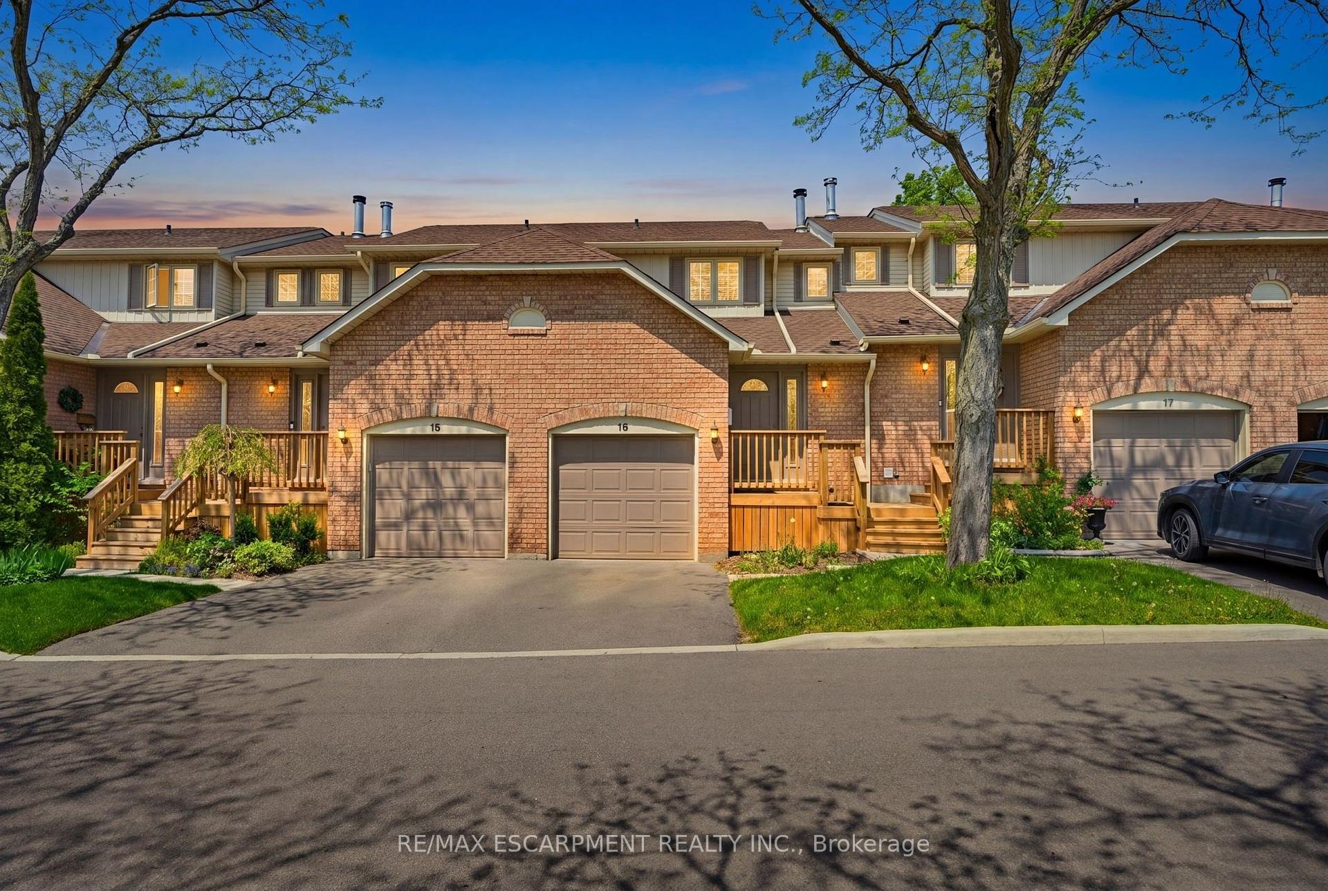 Photo 3 of Unit 16, 79 Braeheid Avenue, Hamilton, Waterdown — HOMEH