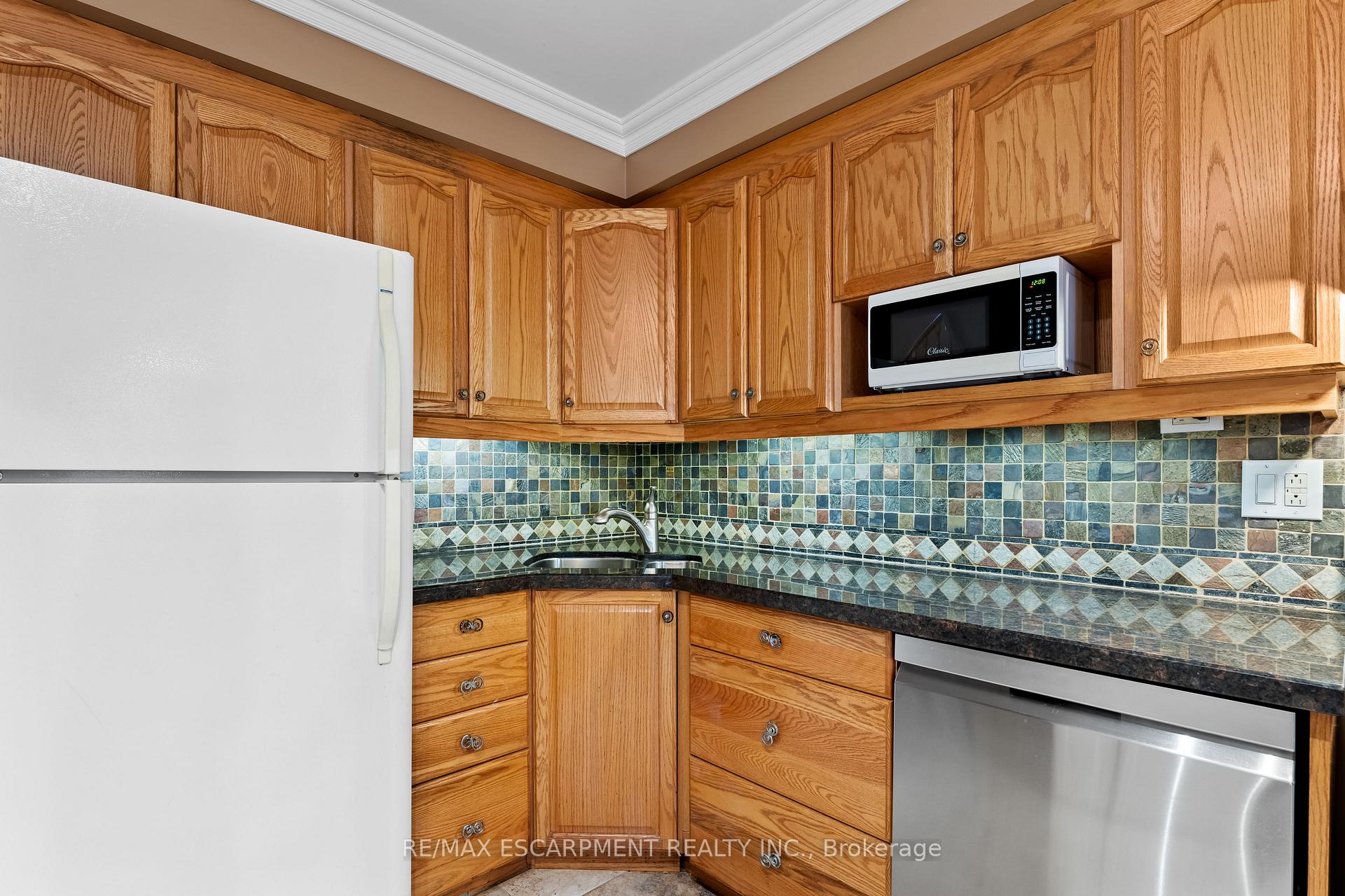 Photo 10 of Unit 16, 79 Braeheid Avenue, Hamilton, Waterdown — HOMEH