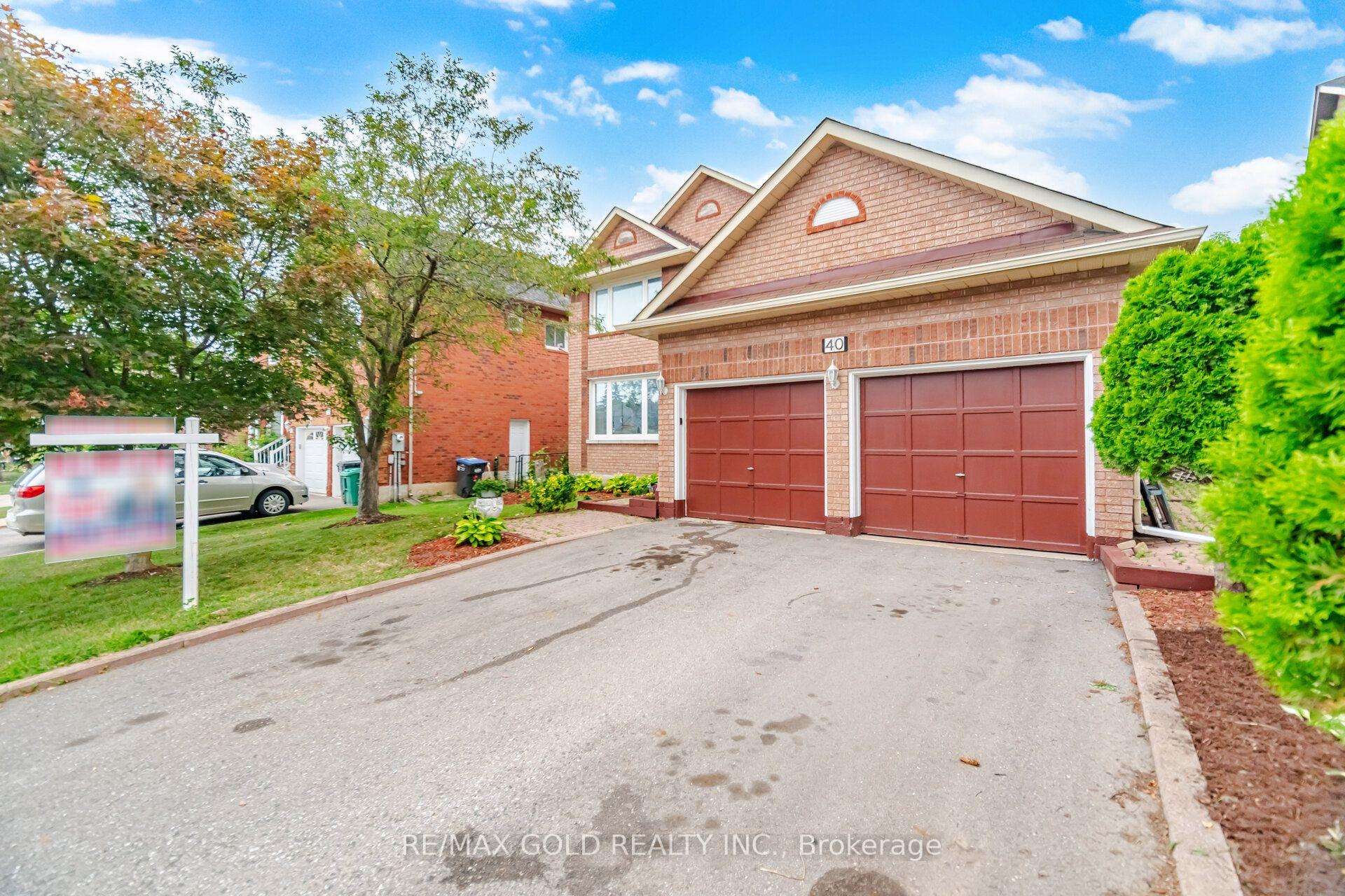 Photo 2 of 40 Kenpark Avenue, Brampton, Snelgrove — HOMEH