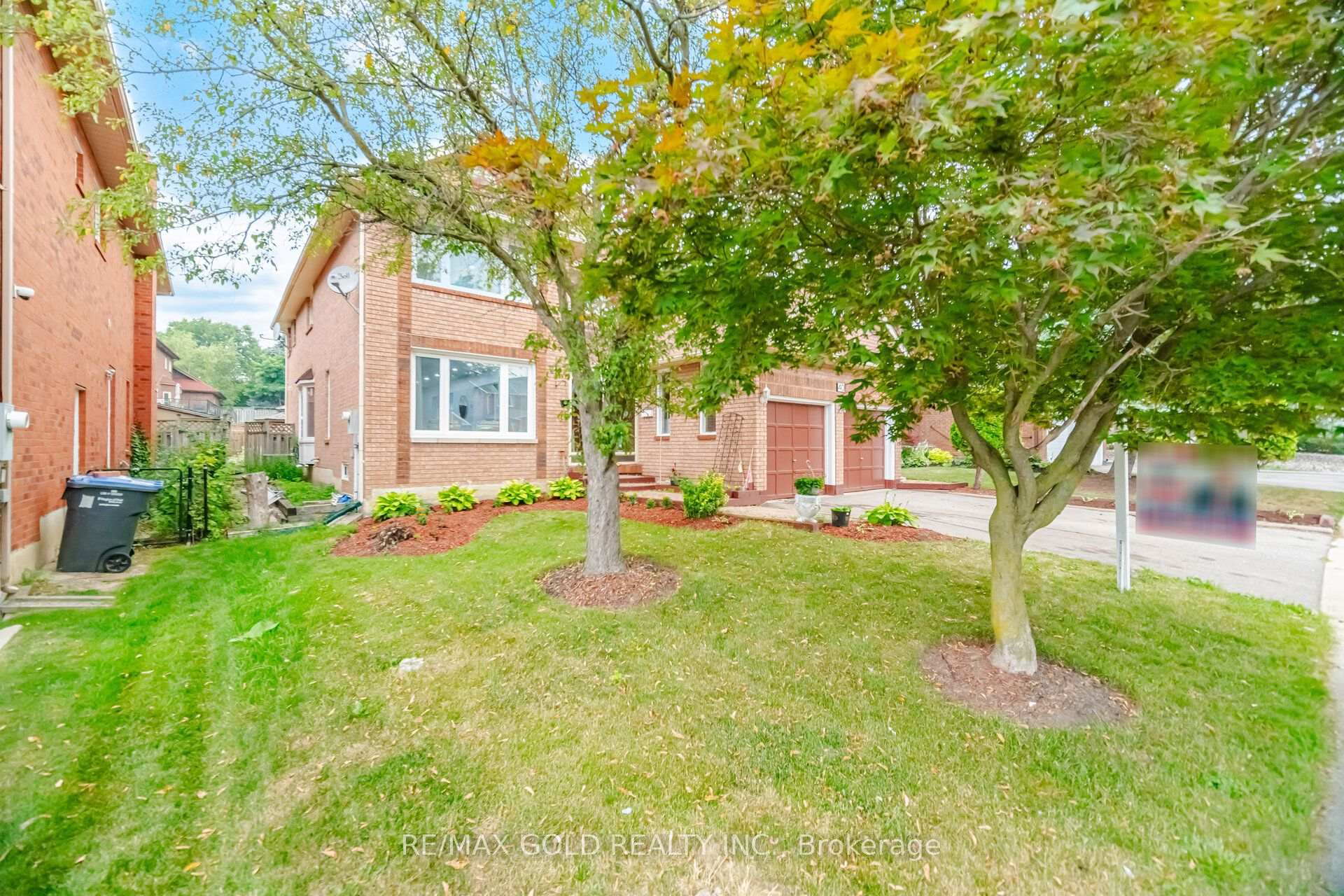 Photo 3 of 40 Kenpark Avenue, Brampton, Snelgrove — HOMEH