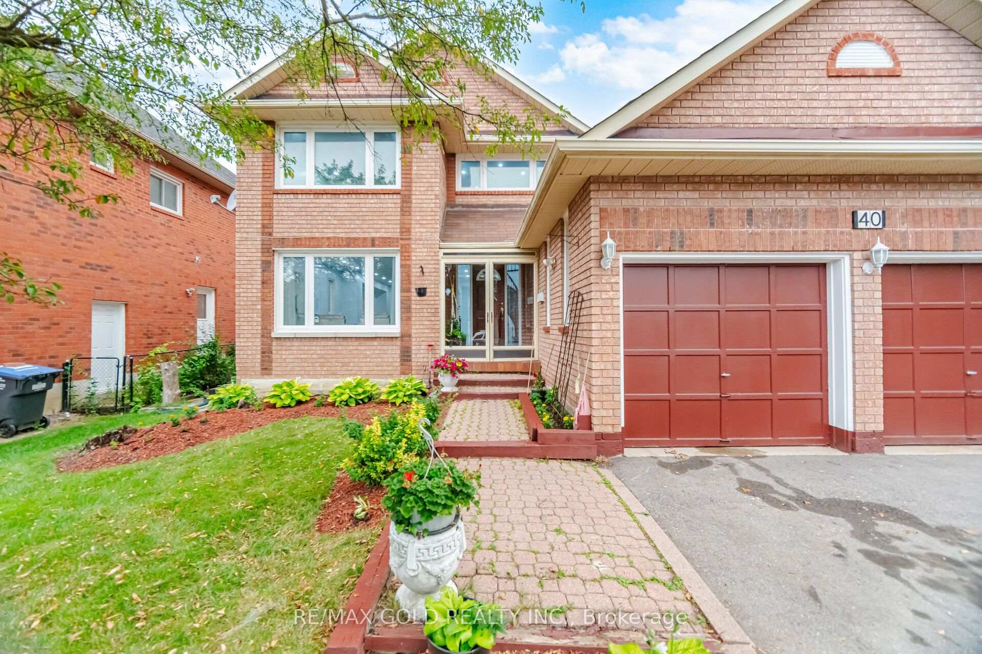 Photo 5 of 40 Kenpark Avenue, Brampton, Snelgrove — HOMEH