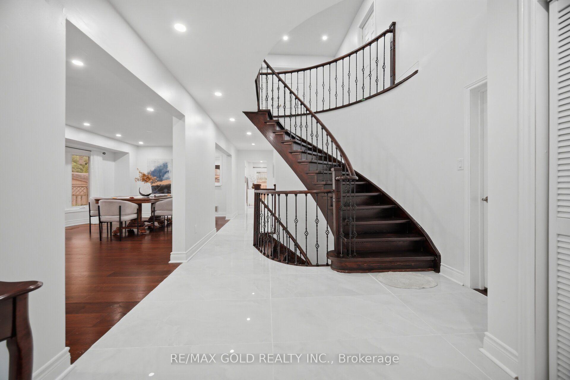 Photo 8 of 40 Kenpark Avenue, Brampton, Snelgrove — HOMEH