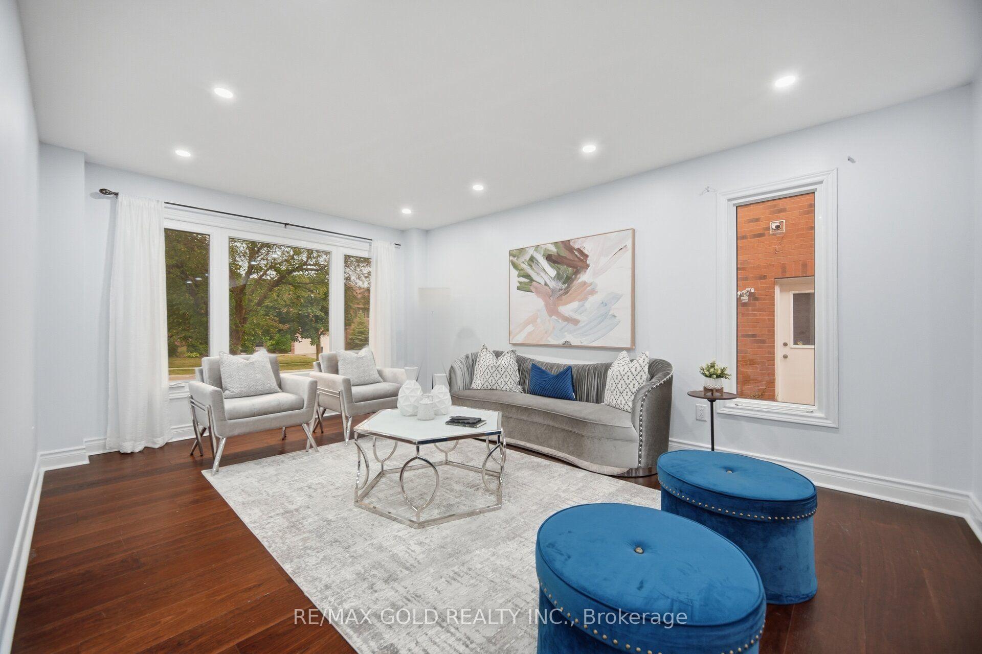 Photo 10 of 40 Kenpark Avenue, Brampton, Snelgrove — HOMEH