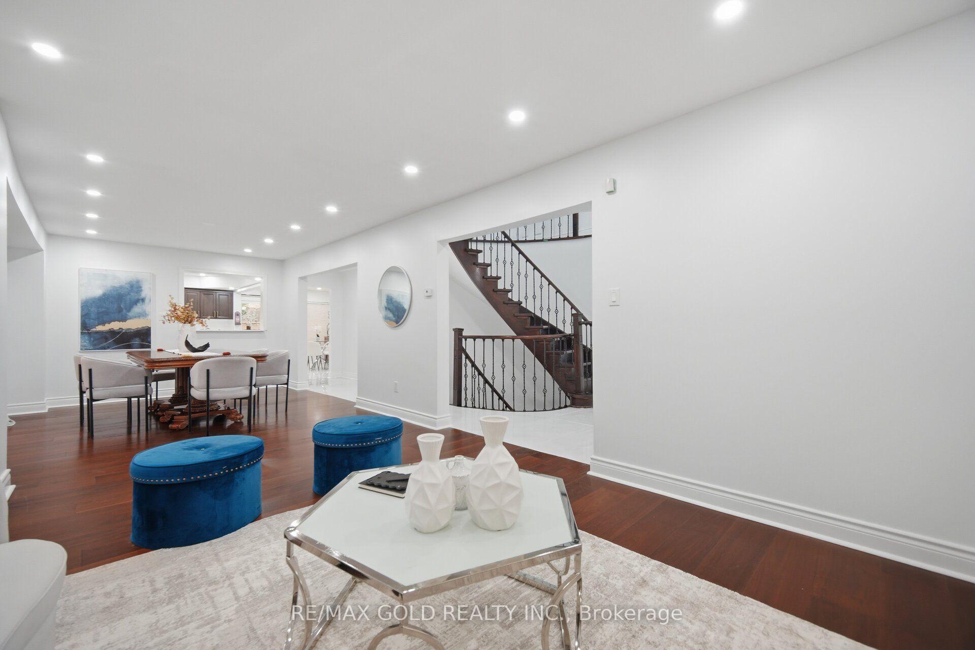 Photo 11 of 40 Kenpark Avenue, Brampton, Snelgrove — HOMEH